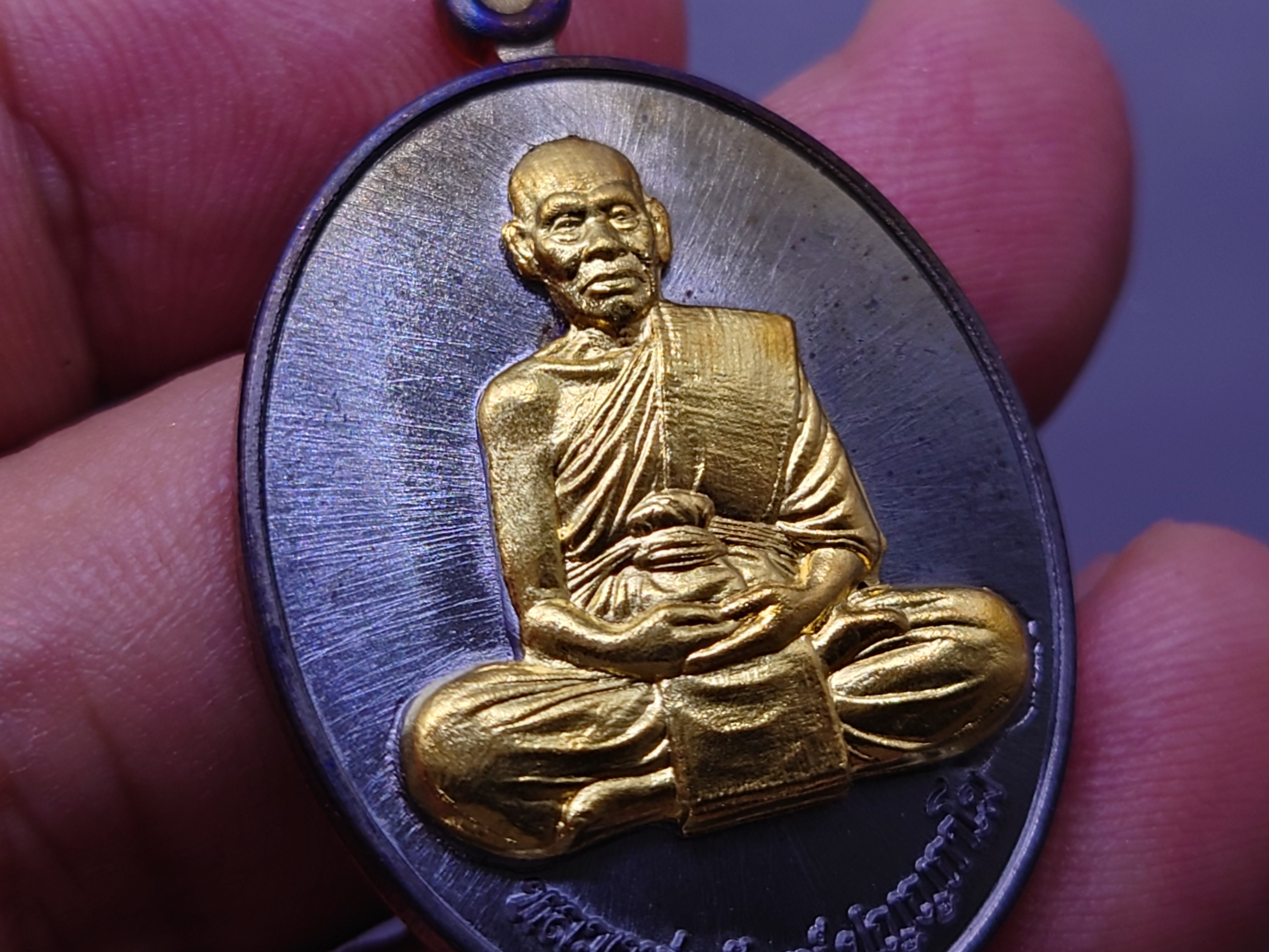 เหรียญรุ่นนักสู้ เนื้อทองแดงรมดำ หน้ากากทองทิพย์ หลวงพ่อพัฒน์ วัดห้วยด้วน โคท 1386