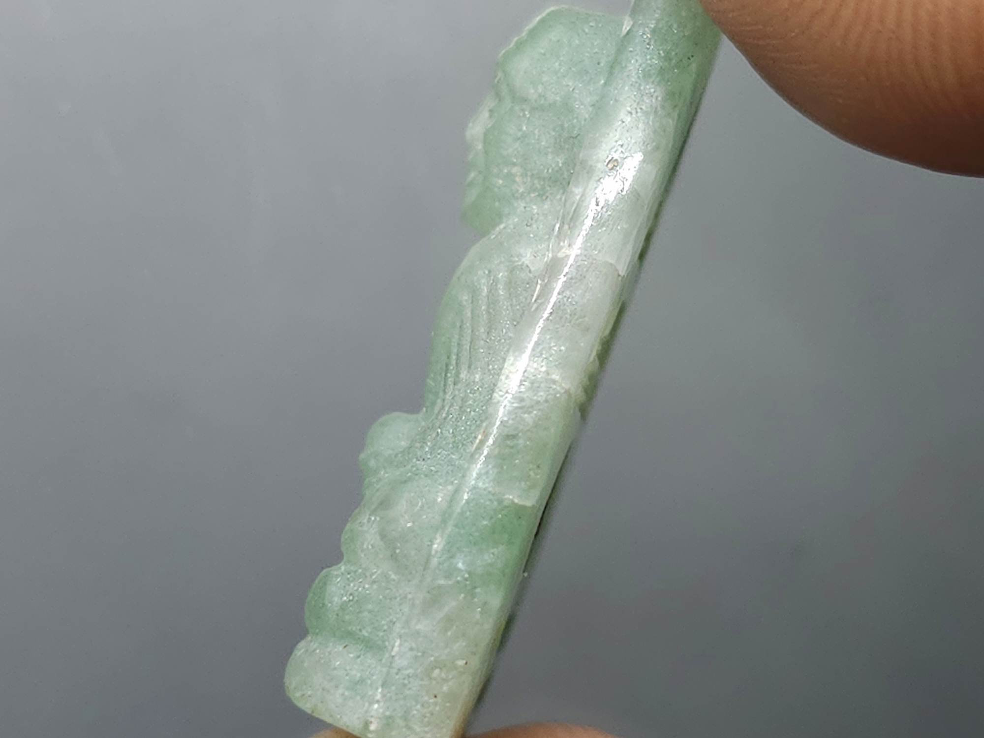 หลวงปู่ทวดหยก เนื้อหยก หลังฝังหมุดทองคำแท้ พิมพ์เตารีด ขนาดสูง 3.5 เซน วัดพะโคะ สมาคมชาวเพชรบุรีสร้าง ปี2543 พร้อมกล่องเดิม