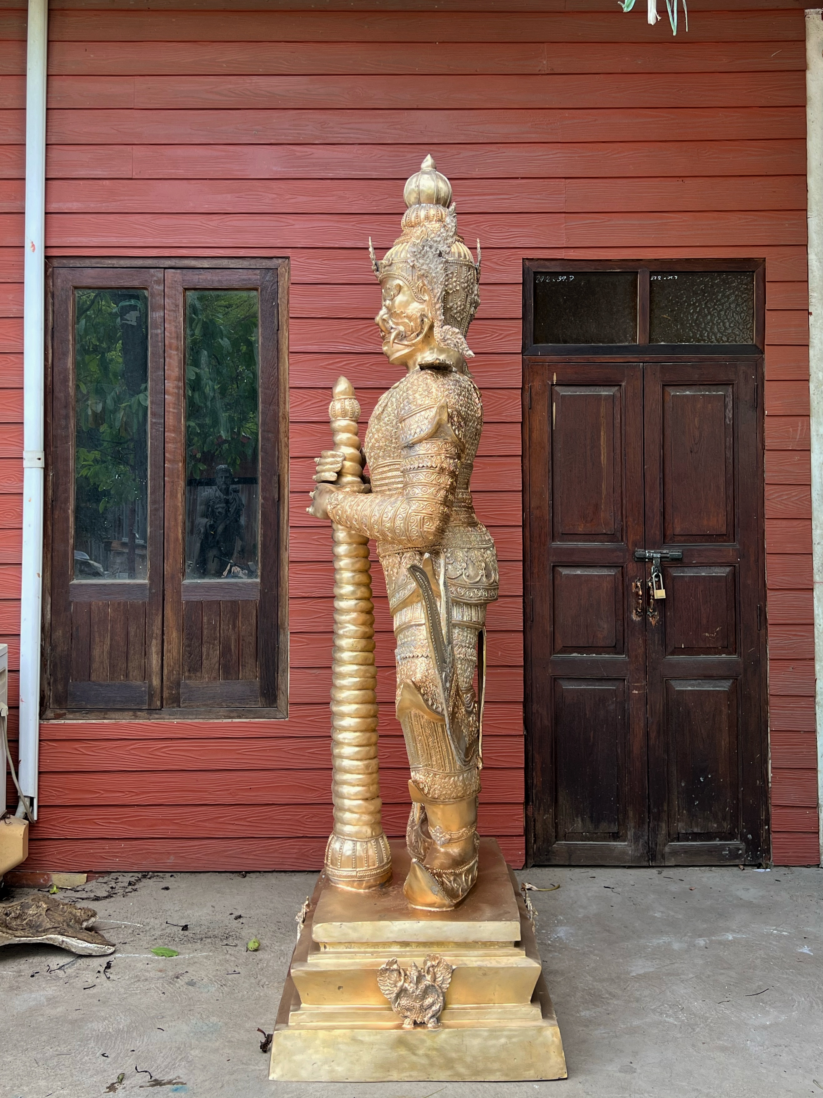รูปหล่อ ท้าวเวสสุวรรณ ขนาดสูง 2.40 เมตร งานศิลปิน