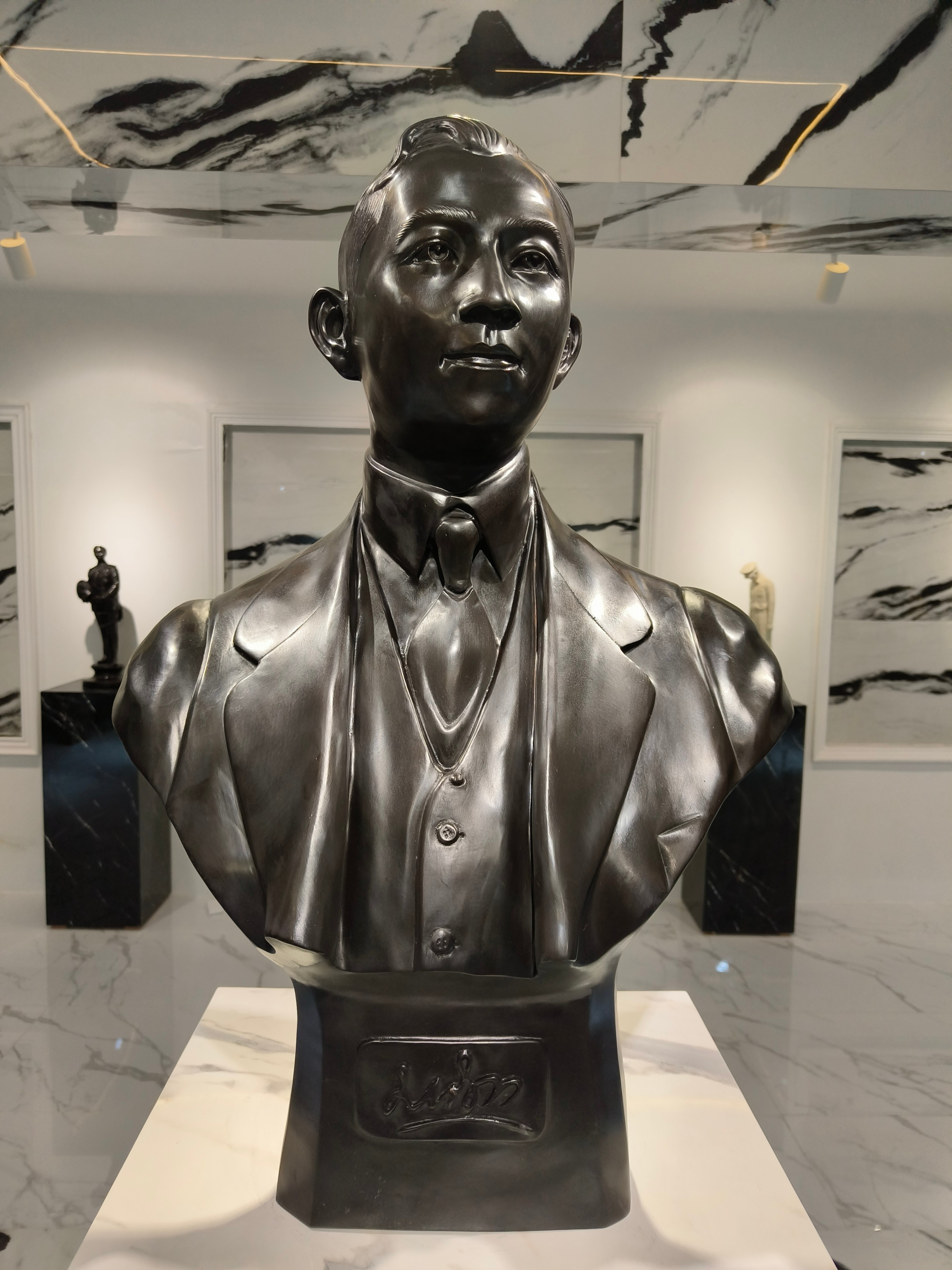 รูปหล่อ พระบิดา สมเด็จพระมหิตลาธิเบศร อดุลยเดชวิกรม พระบรมราชชนก พระราชบิดาในรัชกาลที่ 9 ครึ่งพระองค์ ขนาดเท่าจริง