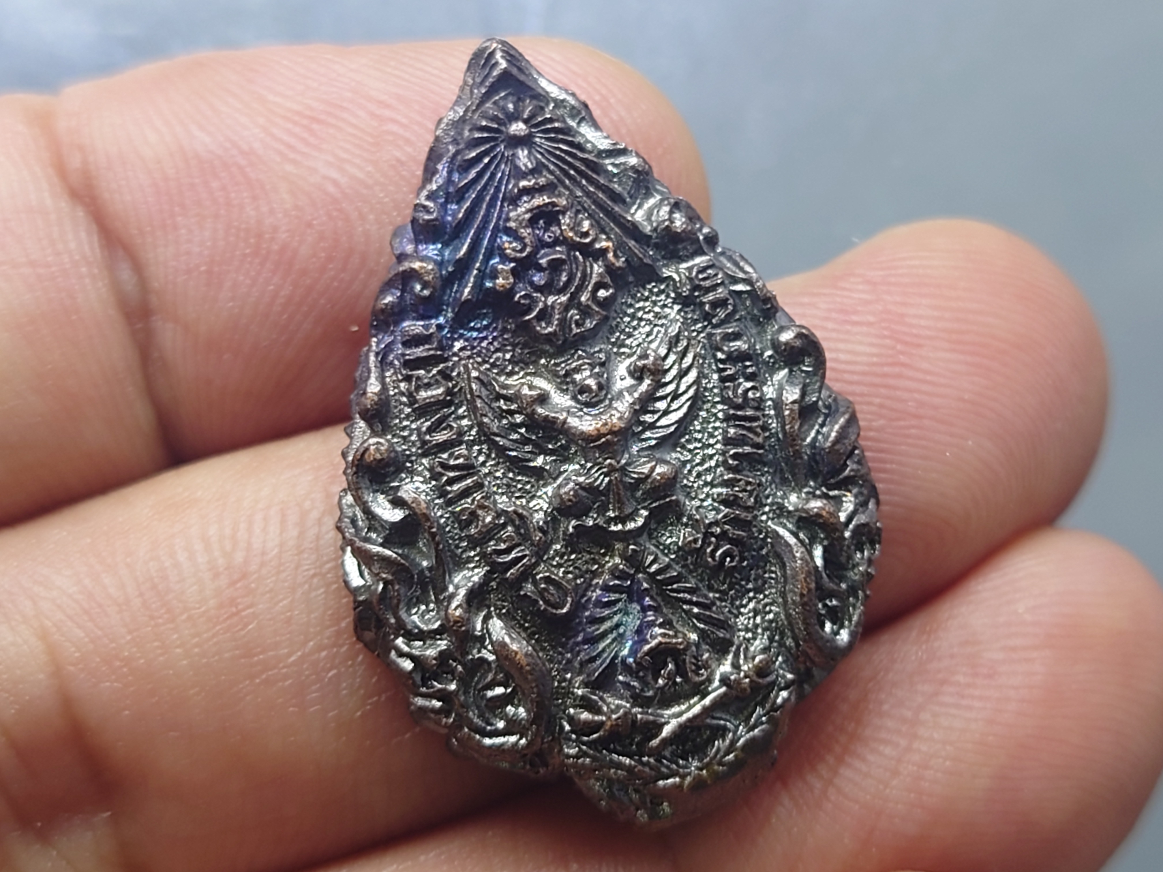 เหรียญในหลวงทรงผนวช เหรียญหล่อฉีด เนื้อนวะ พิมพ์หยดน้ำ สร้างโดยกองพลที่ 1 รักษาพระองค์ หลวงปู่โต๊ะ หลวงปู่ทิม ร่วมปลุกเสก ปี 2517