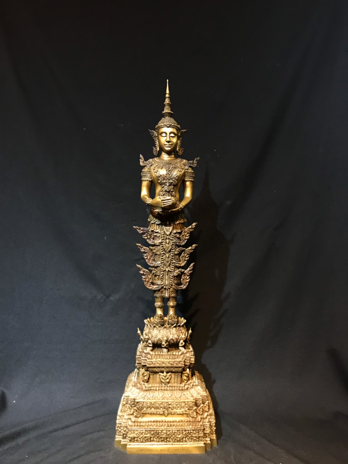 พระพุทธรูปปางอุ้มบาตร ทรงเครื่องจักรพรรดิ์ วัดอรุณราชวรารามราชวรมหาวิหาร ปี พ.ศ.2539