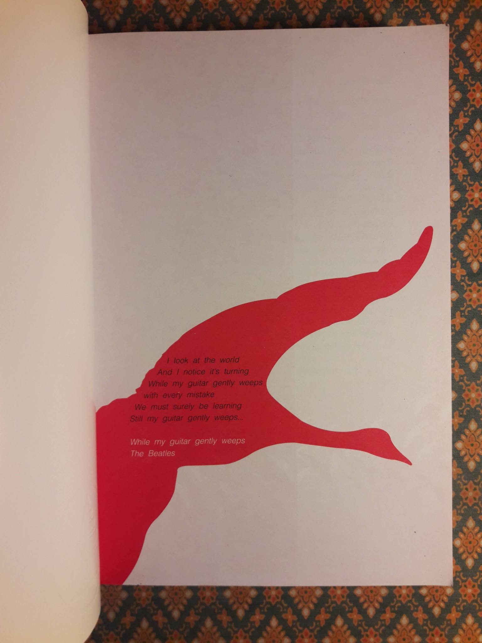 ปีกแดง “รางวัลนวนิยายดีเด่น คณะกรรมการพัฒนาหนังสือเเห่งชาติ”