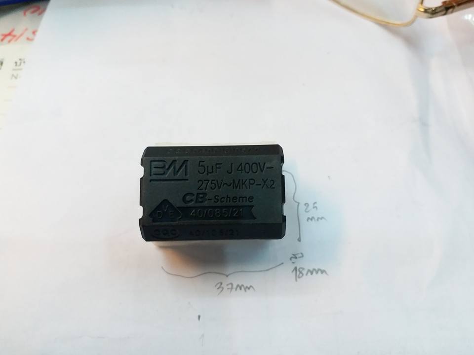 C5UF400V275VACMKPx2ขาลงปริ้นคอนเดนเซอร์คาปาซิสเตอร์เหลี่ยมสีดำยี้ห้อBMราคาตัวล่ะC5UFJ400V-ขนาดกว้าง25มมยาว37มมสูง25มม(25x37x25MM)