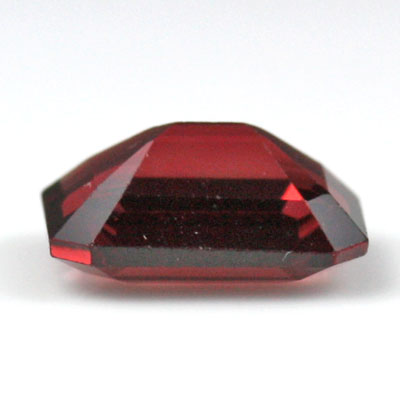 **ขายแล้ว**สปิเนลสีแดง (Spinel) 1.31 กะรัต รูปเหลี่ยมมรกต รูปร่างดี