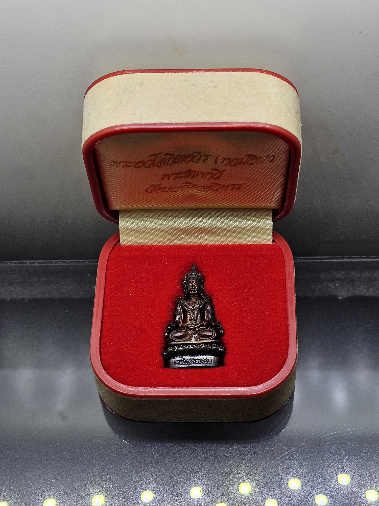 พระกริ่งอวโลกิเตศวร(กวนอิม) พระเทพกวี(สมเด็จพระวันรัต) เนื้อนวะ วัดบวรนิเวศวิหาร พ.ศ.2540 พร้อมกล่องเดิม