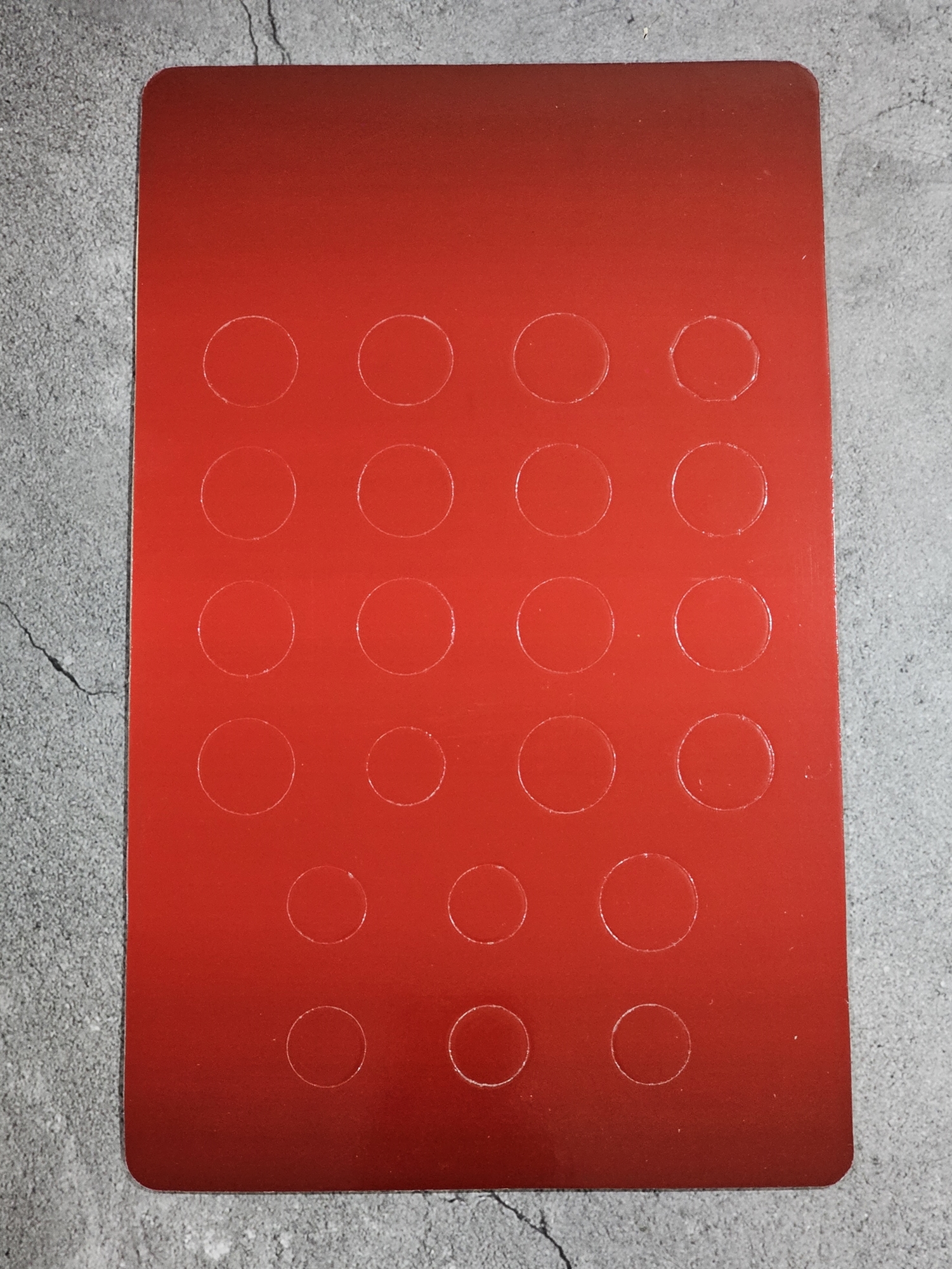 แผงใส่เหรียญ 5 บาท ที่ระลึก 22 วาระ สีแดง ขนาด 35 X 21.5 เซนติเมตร