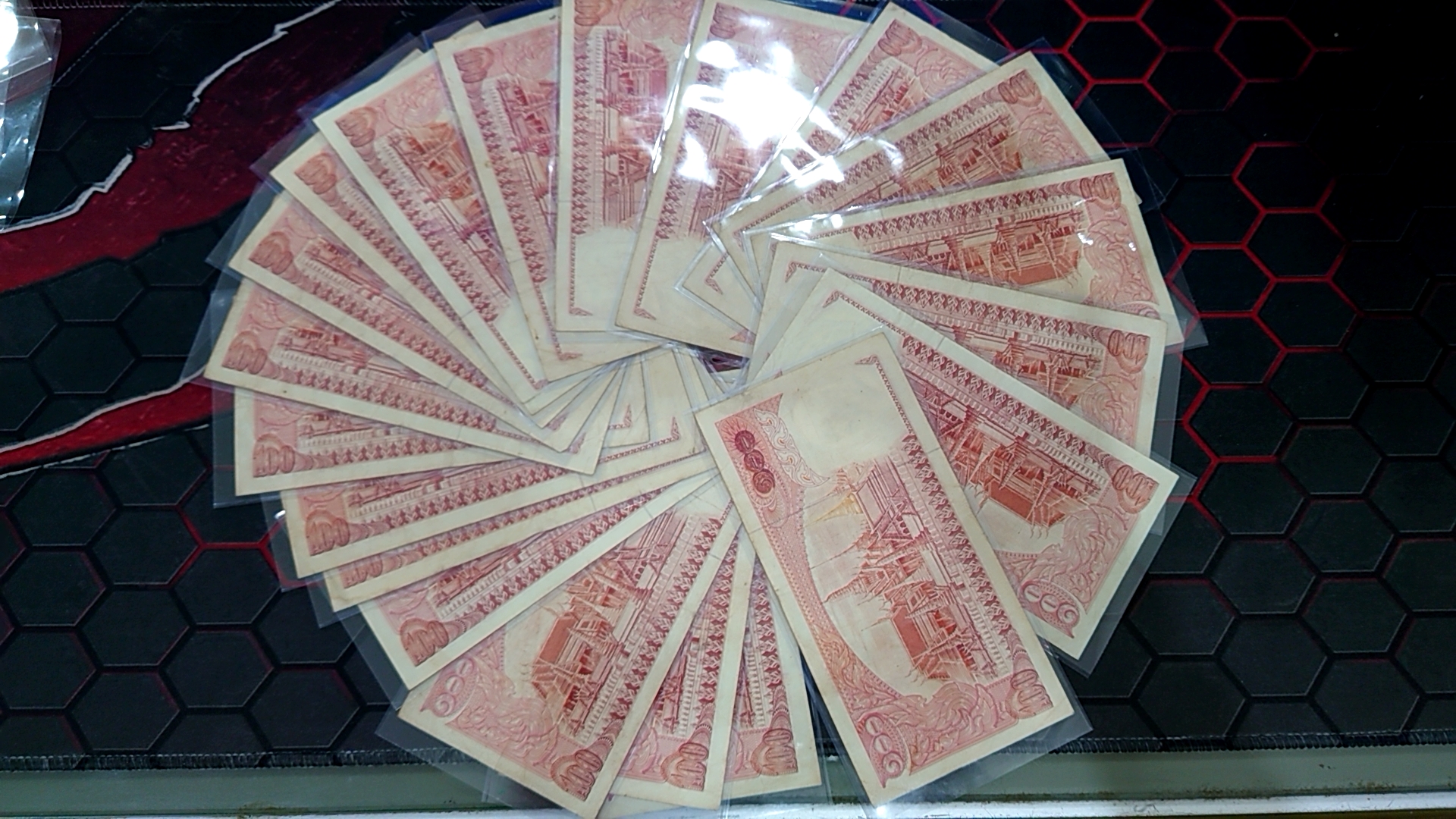 ธนบัตร 100 บาท แบบ 11 รัชกาลที่9 ผ่านใช้งาน (ราคาต่อ 1 ใบ)