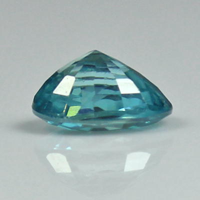 เพทายสีฟ้า (Blue Zircon) 1.38 กะรัต รูปไข่ สีฟ้าอมเขียว