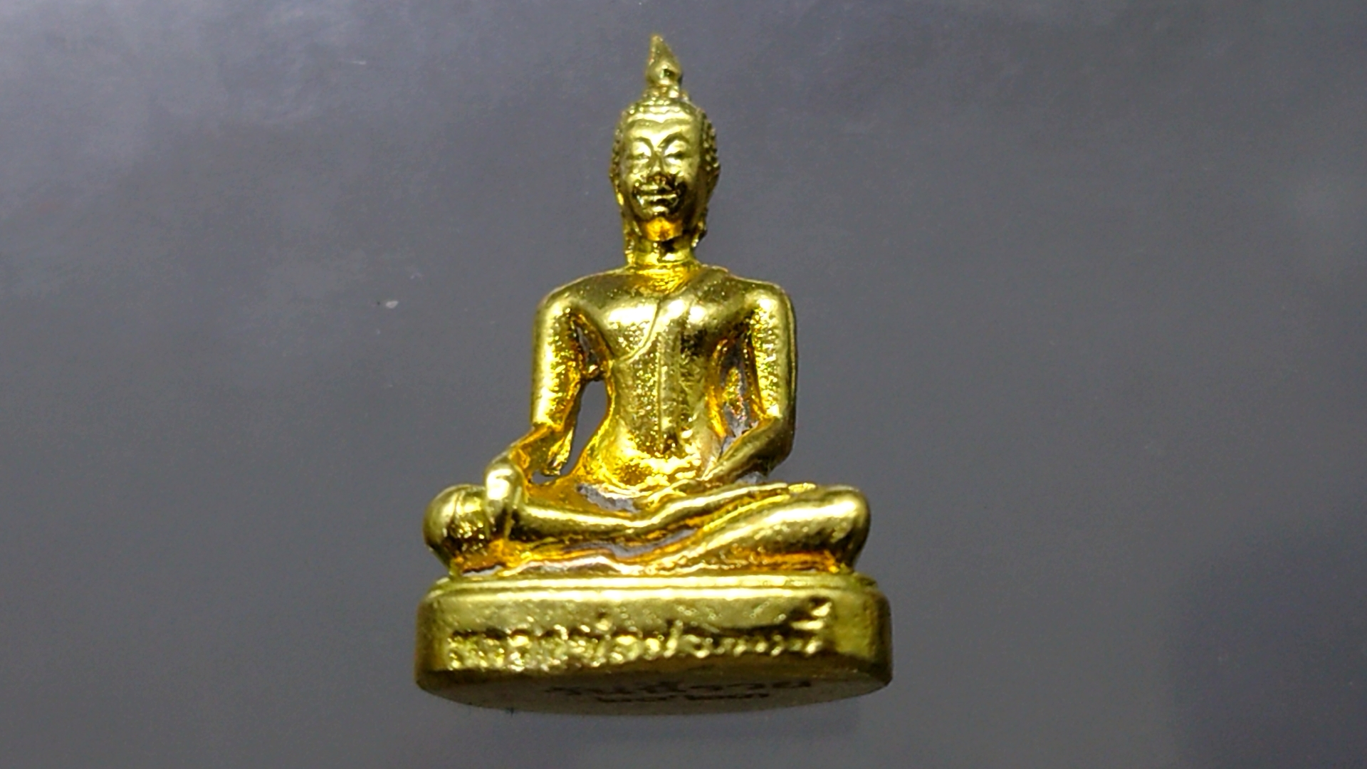 ลอยองค์หลวงพ่อปลดหนี้ รุ่นปลดหนี้ วันนี้รวย วัดพระธาตุวาโย ขนาดสูง 2.4 เซ็น วัดสร้าง รับประกันแท้ออกวัด 2565