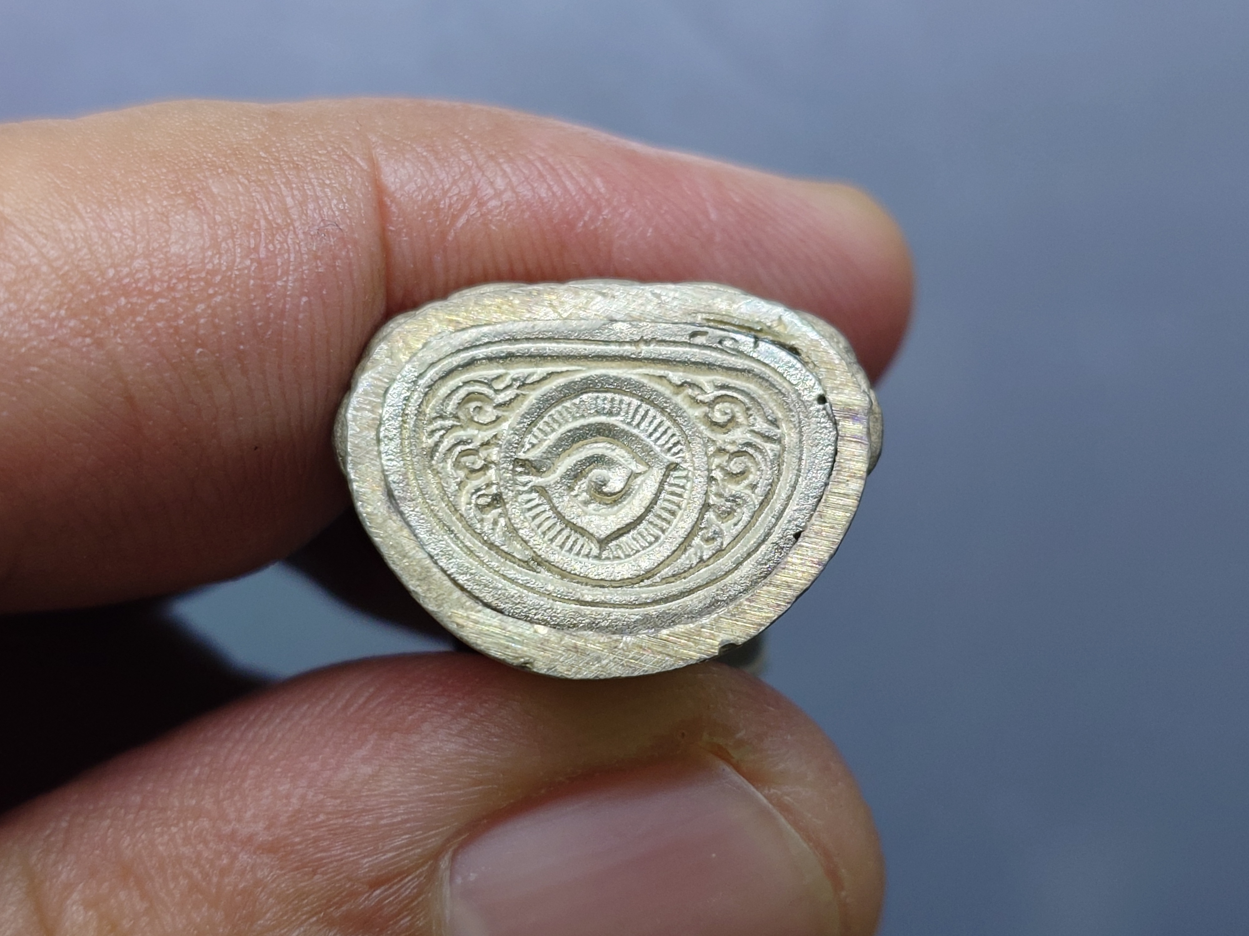 พระกริ่งวัดสุทัศน เนื้อเงิน มูลนิธิอัฏฐมราชานุสรณ์ จัดสร้าง พิธีพุทธาภิเษก ณ พระอุโบสถวัดสุทัศนเทพวราราม ปี2534 นิยม หายาก กล่องเดิม