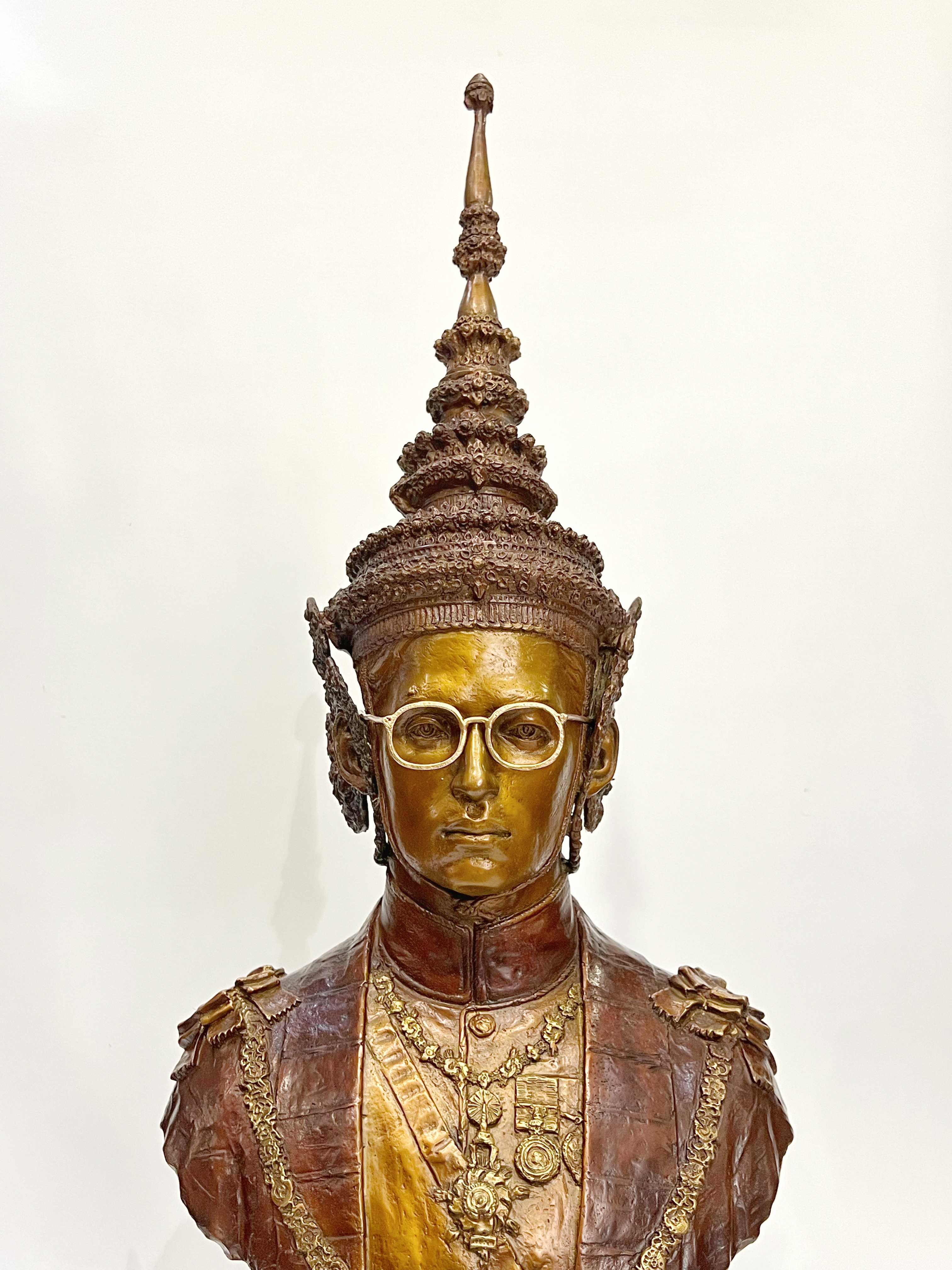 รูปหล่อ รัชกาลที่ 9 ร.9 ครึ่งพระองค์ (ทรงพระมหาพิชัยมงกุฎ)