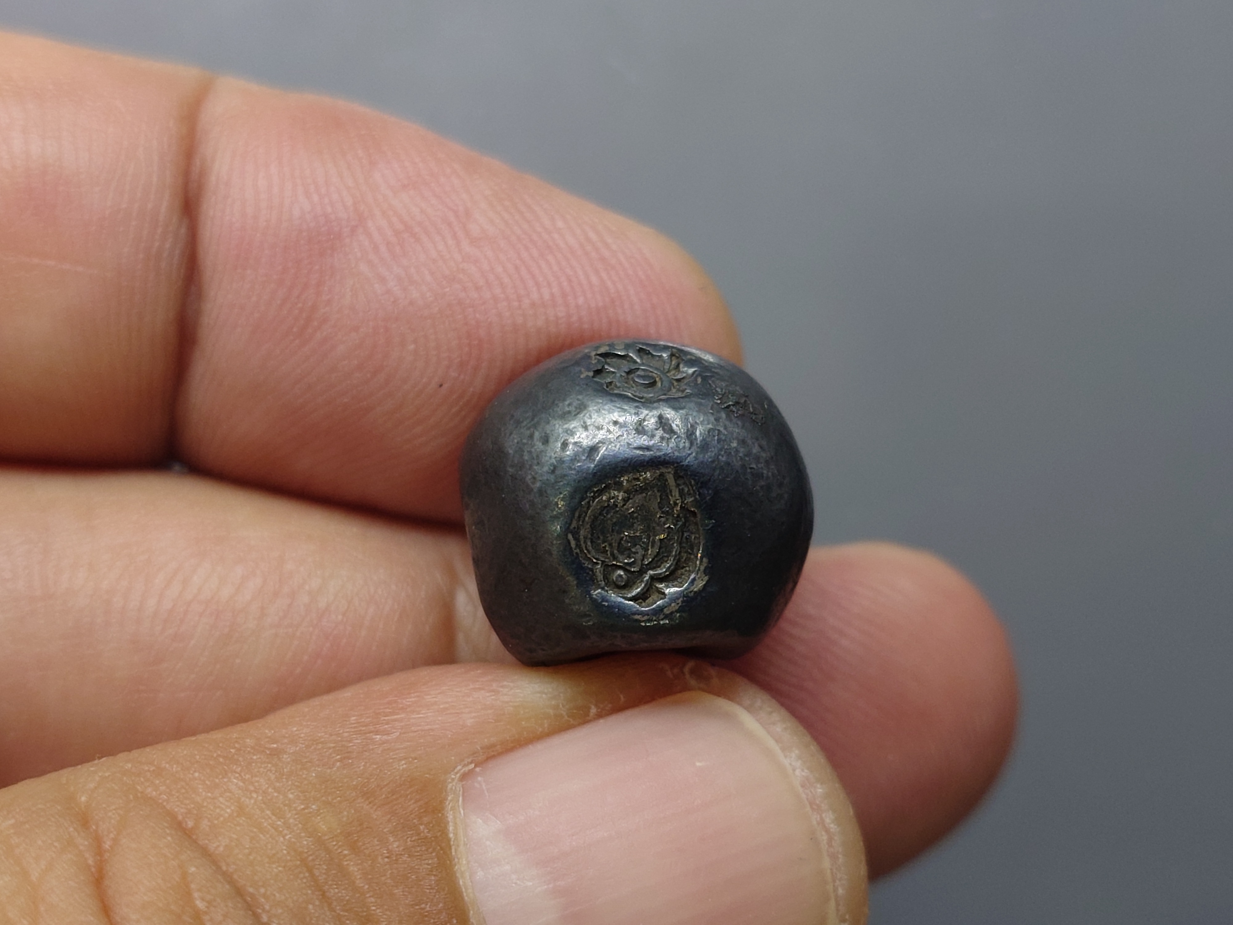 พดด้วง ขนาด 1 บาท ตราอุณาโลม รัชการที่ 1 น้ำหนักดี สภาพสวย