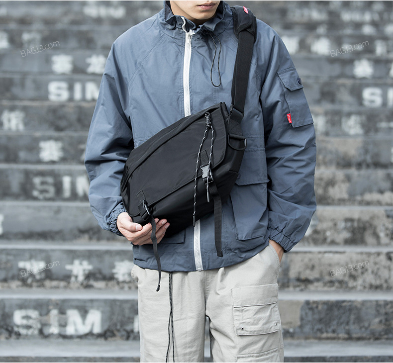 กระเป๋าสะพายข้างผู้ชาย รหัส A025