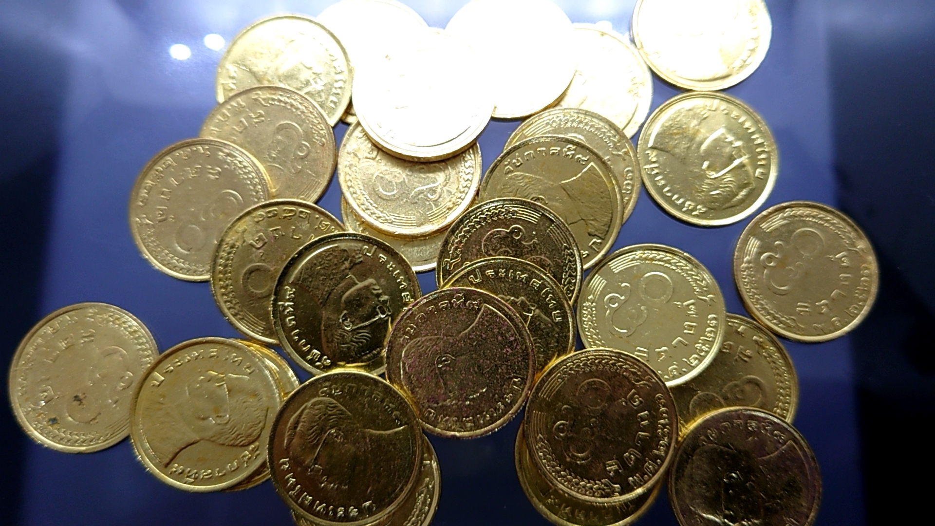 ชุด 5 เหรียญ เหรียญ 50 สตางค์ สีทอง ปี พศ 2523 ผ่านใช้งาน