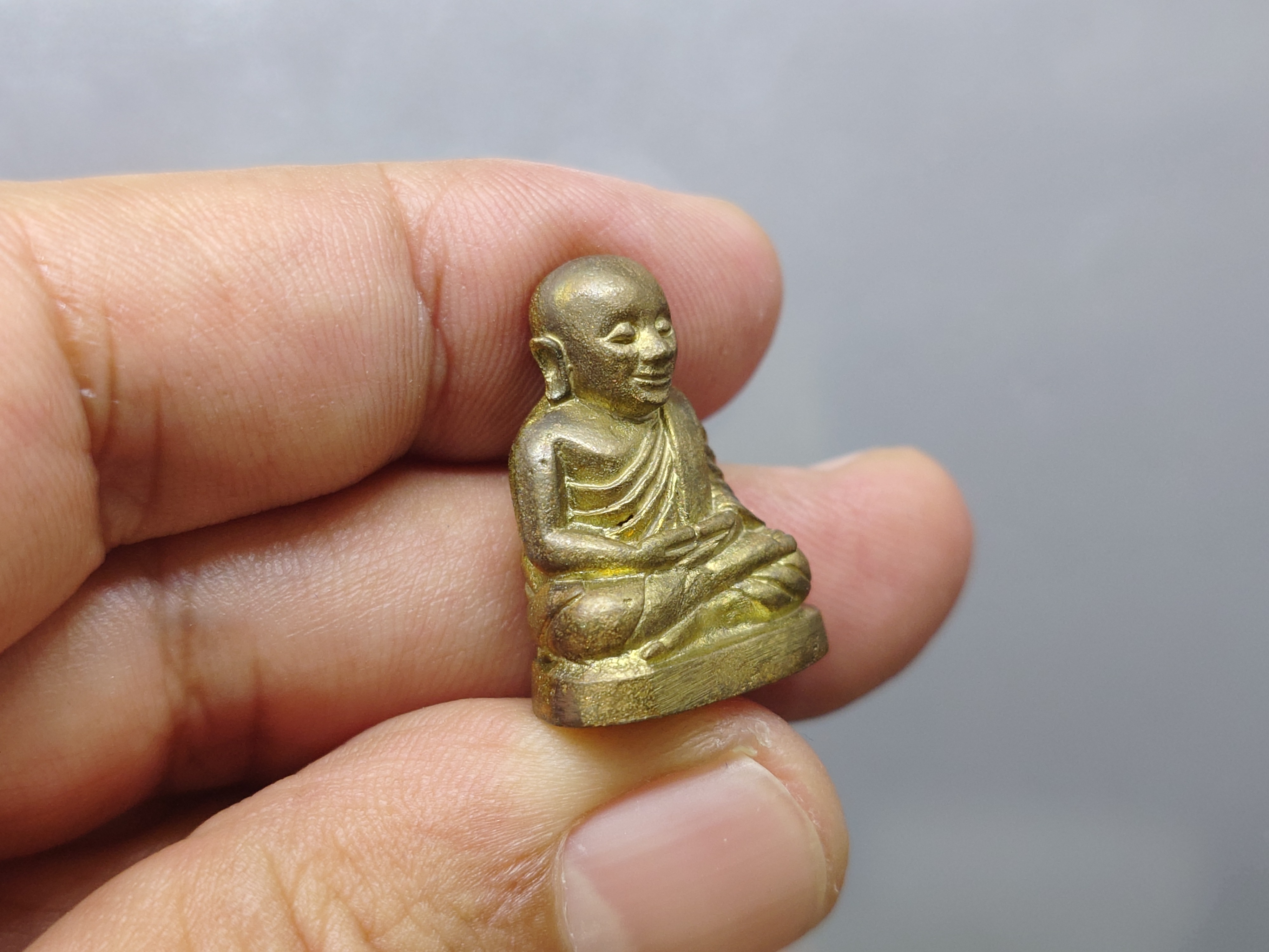 หลวงพ่อเงิน วัดบางคลาน (ชุด 3 องค์ ปี45) รุ่นเมตตา บารมี เนื้อทองเหลือง มหาพุทธาภิเษก ณ มณฑลพิธีอุโบสถ วัดหิรัญญาราม พ.ศ.2545 พร้อมตลับเดิม