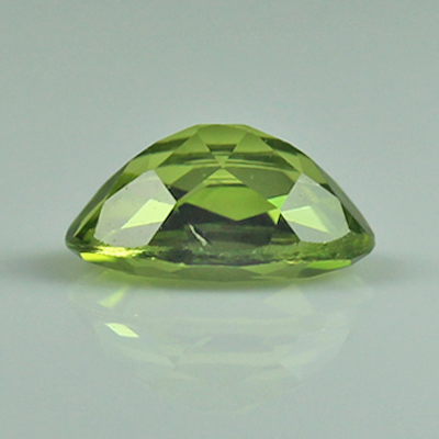 **ขายแล้ว**เพอริโด (Peridot) 0.91 กะรัต สีเขียวอมเหลือง รูปร่างดี