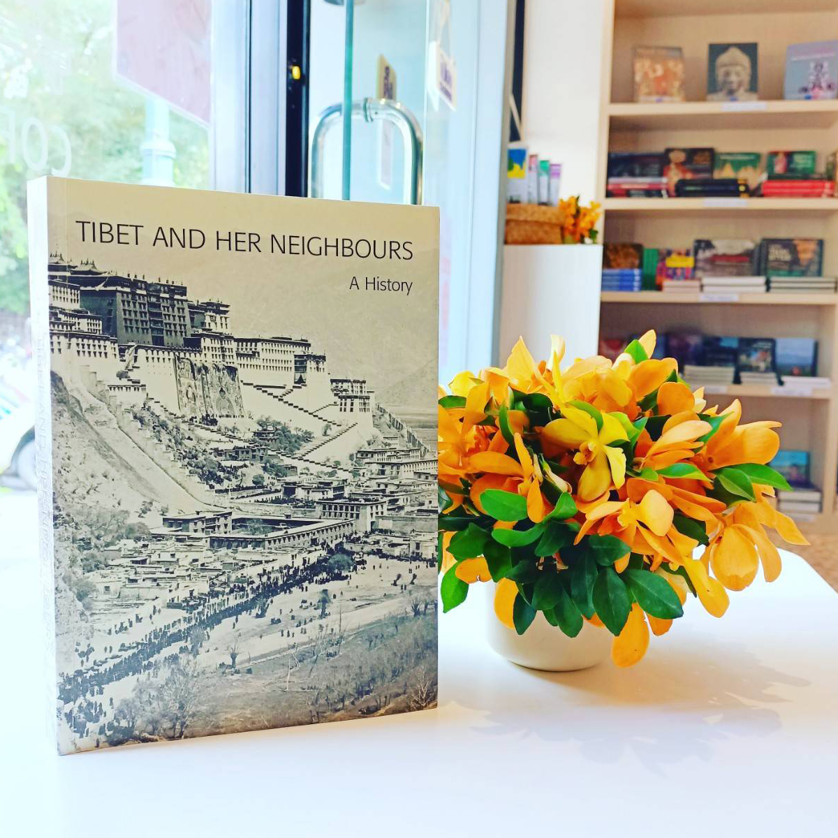 Riverbooks หนังสือสือประวัติศาสตร์ : Tibet and her neighbours