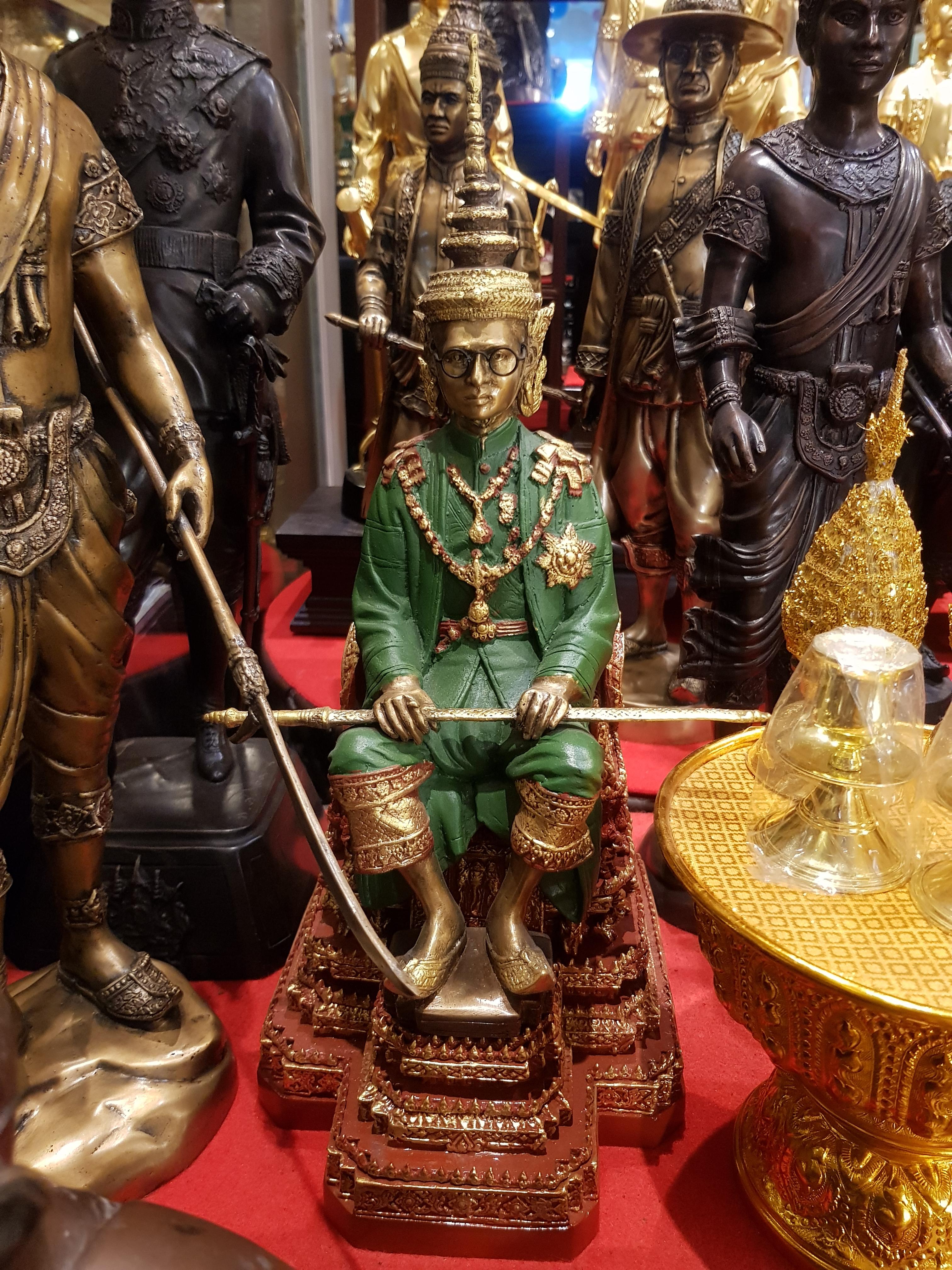 พระบรมรูปหล่อ รัชกาลที่ 9 ร.9 นั่งบัลลังก์ (2ถอด)