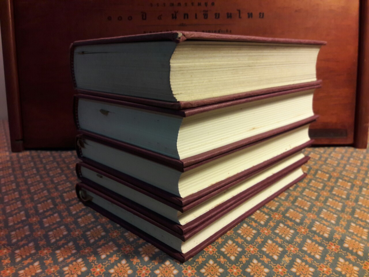 วรรณกรรมชุด 100 ปี 4 นักเขียนไทย (ละครแห่งชีวิต, ผู้ดี, ข้างหลังภาพ, ขุนศึก, 400 คำถาม)+กล่องไม้ No.2049+แสตมป์ No.2049