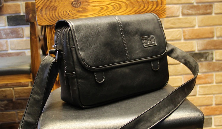 กระเป๋าสะพายข้างผู้ชาย รหัส A002