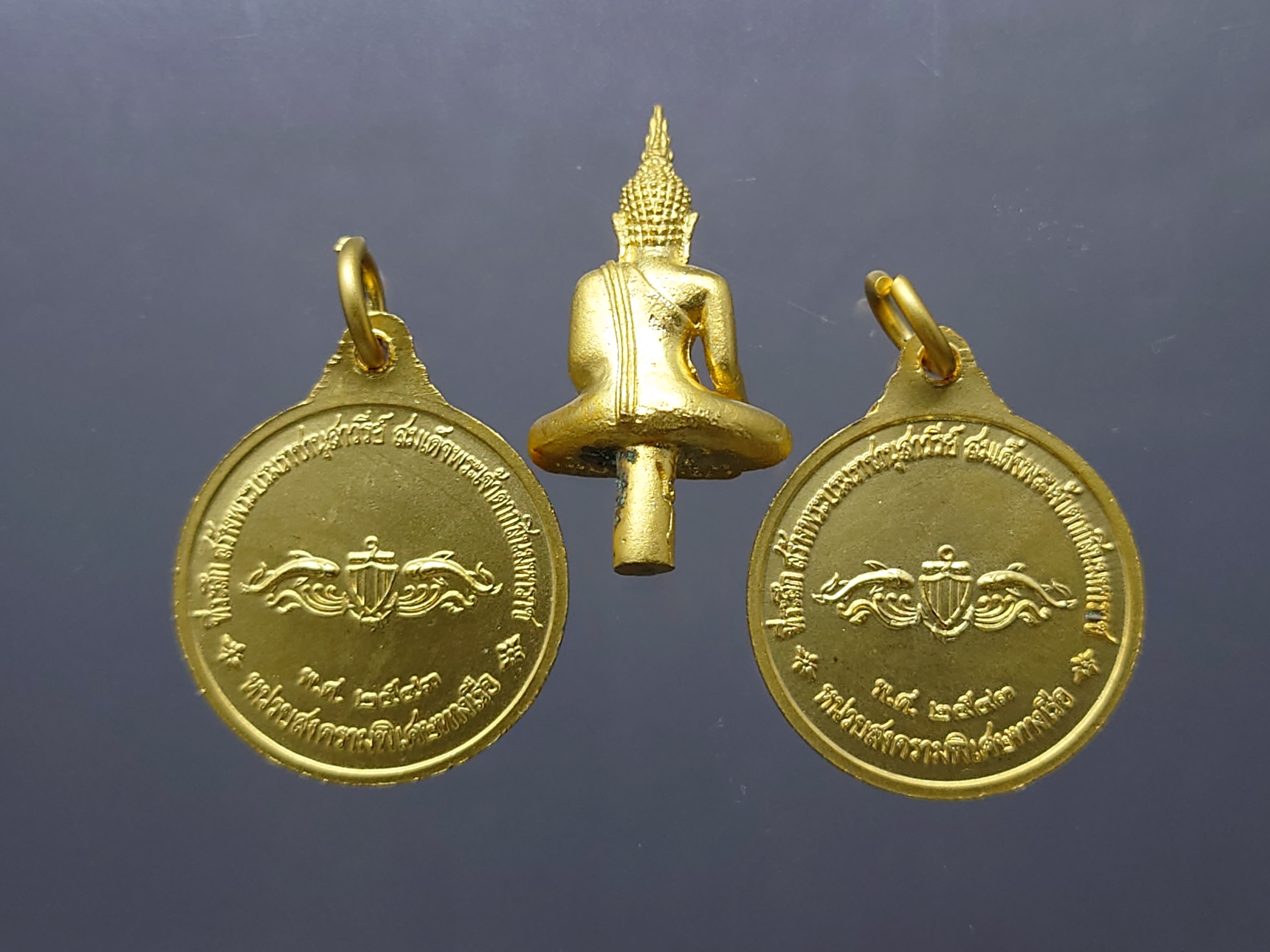 ชุดเหรียญกาหลั่ยทอง(พิมพ์เล็ก) ที่ระลึกสร้างอนุสาวรีย์พระเจ้าตาก หน่วยสงครามพิเศษทางเรือ(หน่วยซีล) สร้าง ปี2543 พร้อมกล่องเดิม