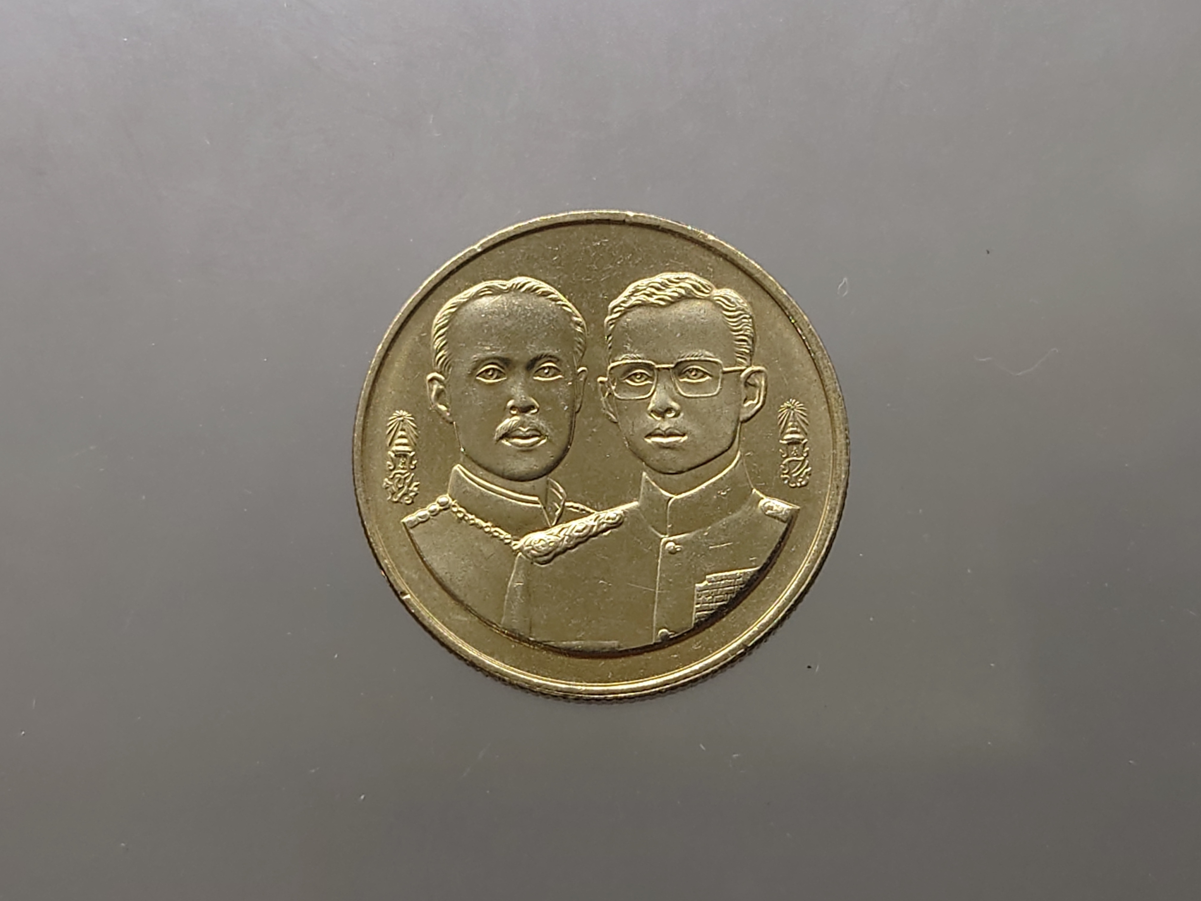 เหรียญ 2 บาท ที่ระลึก 120 ปี สถาบันที่ปรึกษาราชการแผ่นดิน พ.ศ.2537 ไม่ผ่านใช้