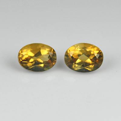 **ขายแล้ว**ซิทริน (Citrine) เม็ดเล็กคู่ ขนาด 4 x 3 มิล น้ำหนักรวม 0.36 กะรัต