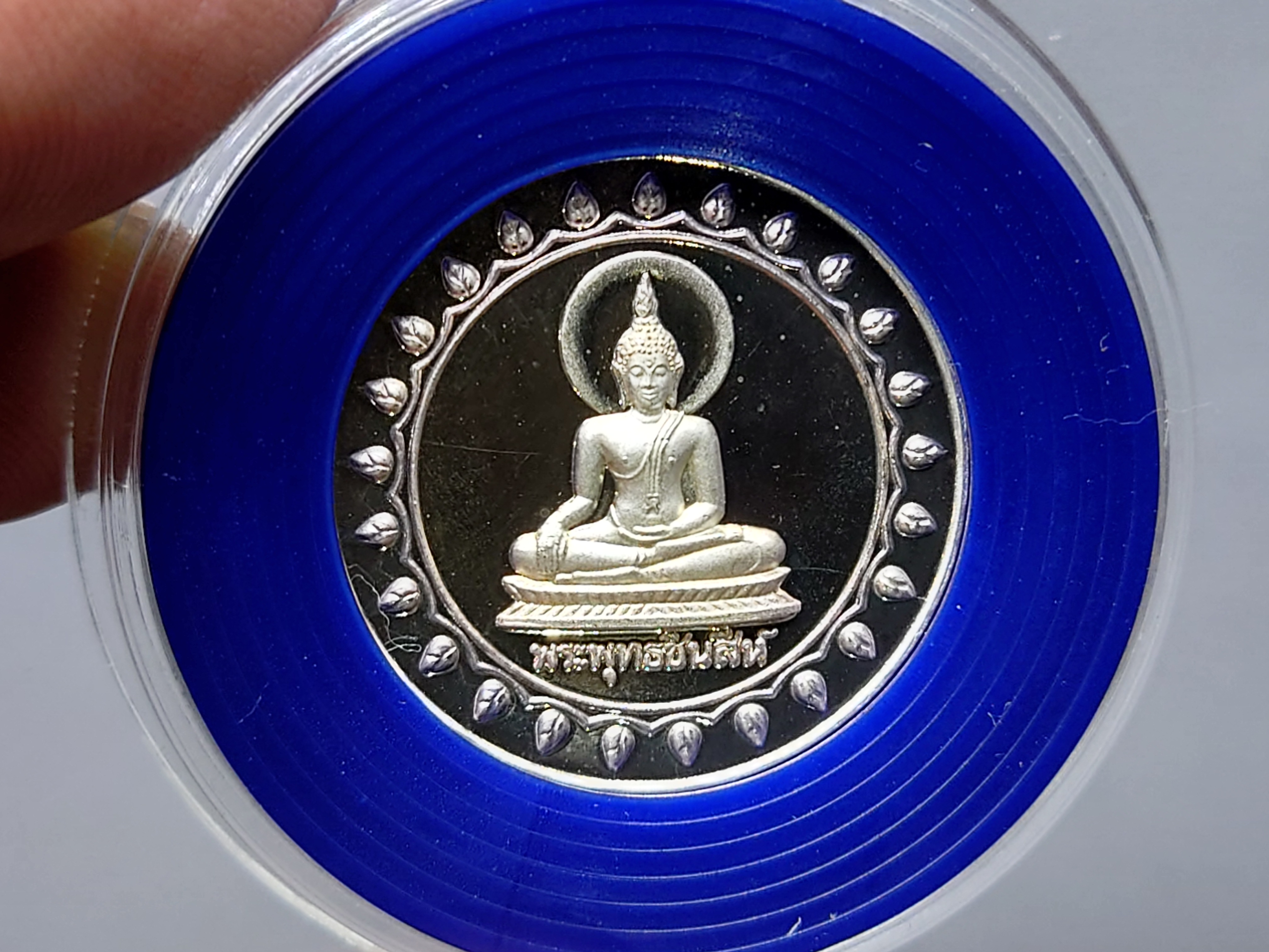 พระพุทธชินสีห์ ญสส ทรงอธิษฐานจิต เนื้อเงินขัดเงา ที่ระลึก 25 ปี บดินทรเดชา พิธีพุทธาภิเษก ณ วัดบวรนิเวศวิหาร พ.ศ.2539 พร้อมกล่องเดิม