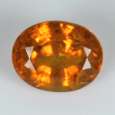 โกเมนสีส้มหรือสเปซซาไทท์ (Spessartite Garnet) 0.69 กะรัต สีส้มสว่าง