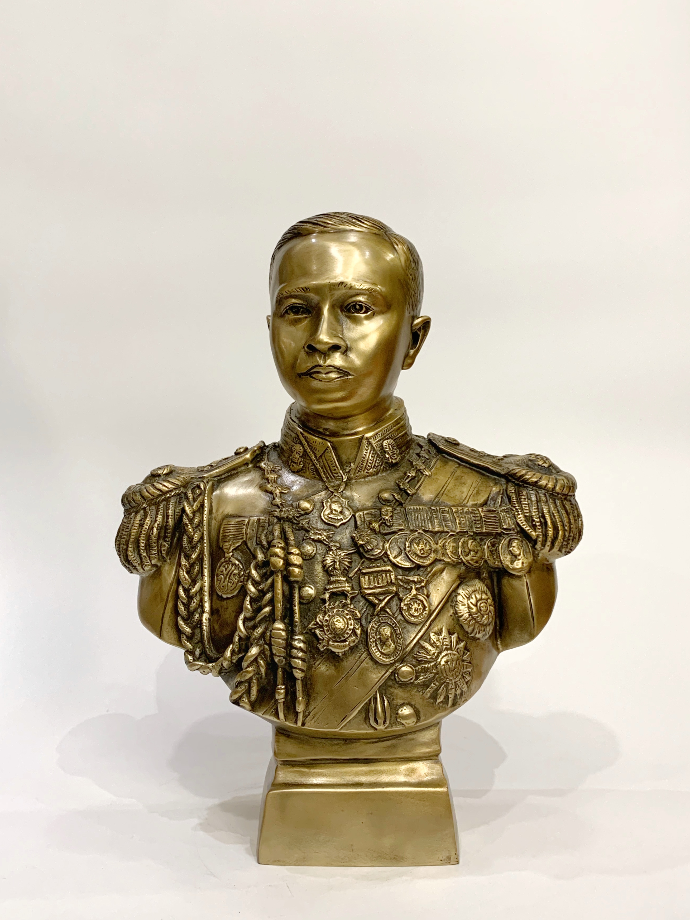เสด็จเตี่ย กรมหลวงชุมพร ครึ่งพระองค์ พระเจ้าบรมวงศ์เธอ กรมหลวงชุมพรเขตอุดมศักดิ์ (เสด็จเตี่ย) ศาลกรมหลวงชุมพรฯ จ.สมุทรสงคราม ปั้นต้นแบบ ปี พ.ศ.2551