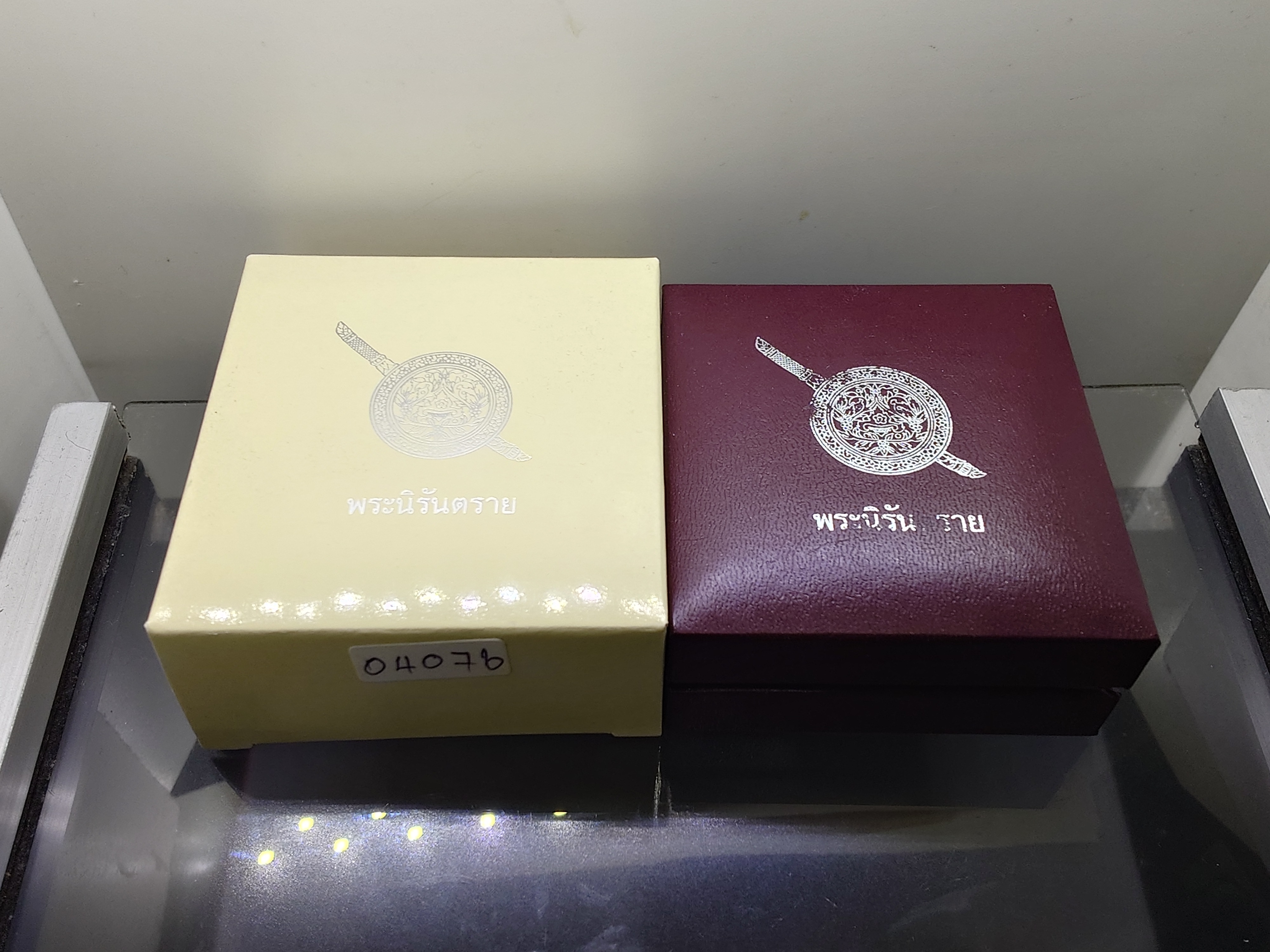 พระนิรันตราย สำนักงานตำรวจแห่งชาติ เนื้อสัมฤทธิ์ (สำหรับประชาชนทั่วไป) ปลุกเษก ณ วัดบวรนิเวศวิหาร ปี2555 พร้อมใบเซอร์ กล่องเดิม