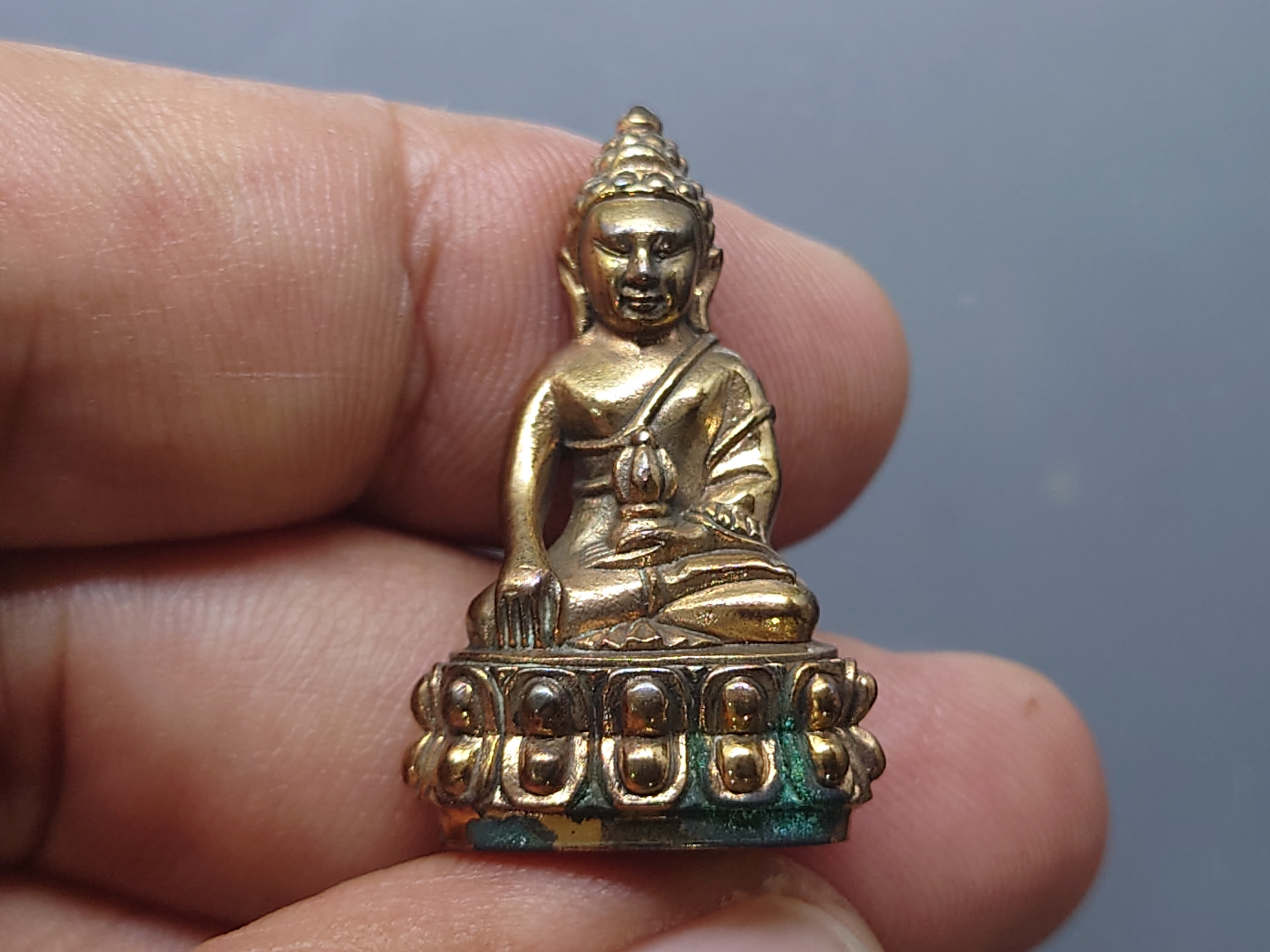 พระกริ่งญาณวเรศ (กริ่งปวเรศน้อย) ฐานบรรจุพระเกศาและจีวร เนื้อนวโลหะ พิม์ใหญ่ สมเด็จพระญาณสังวรฯ ทรงเจริญพรรษา 100 ปี วัดบวรนิเวศวิหาร ปี2556 พร้อมกล่องเดิม