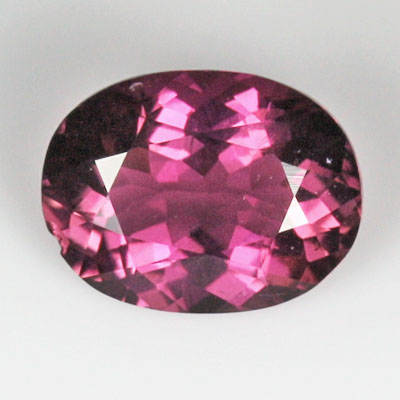 ทัวร์มาลีนสีชมพู (Pink Tourmaline) 1.20 กะรัต สีชมพูอมม่วง รูปไข่ ไฟดี