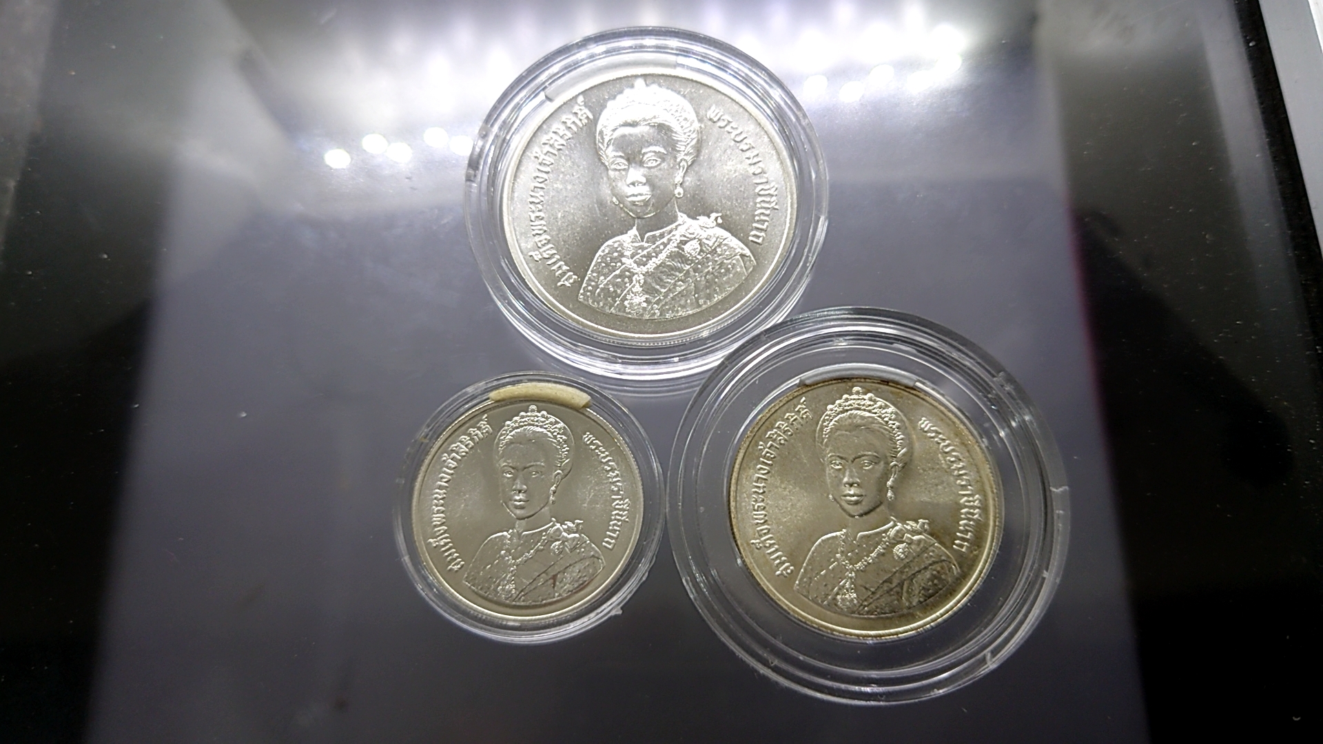 เหรียญครบชุด (3 เหรียญ 150-300-600) เหรียญที่ระลึกเฉลิมพระชนมพรรษา 5 รอบ ราชินีนาถ ปี2535 ไม่ผ่านใช้