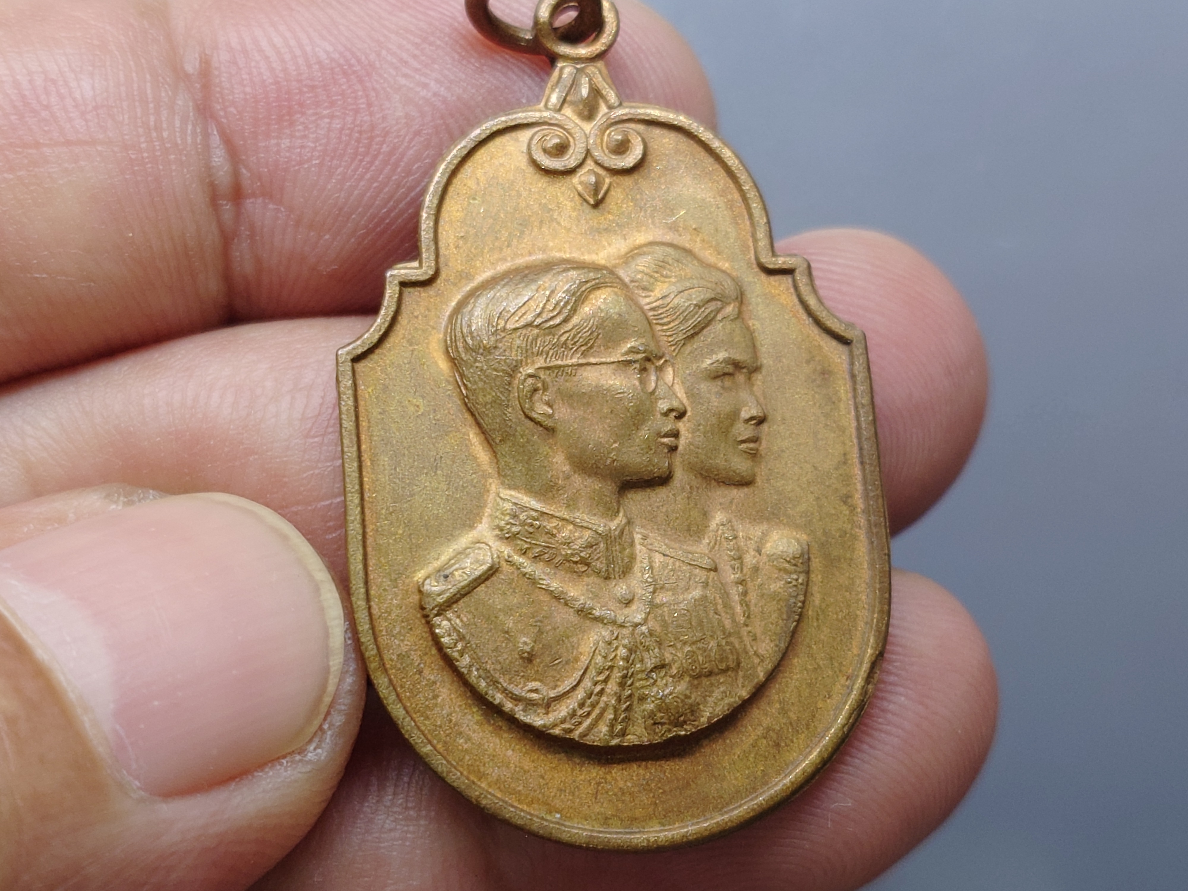 เหรียญที่ระลึกพระราชพิธีขึ้นระวางสมโภชช้างเผือก จ.นราธิวาส เนื้อทองแดง ปี2520 ไม่ผ่านใช้ สภาพสวย รับประกันแท้