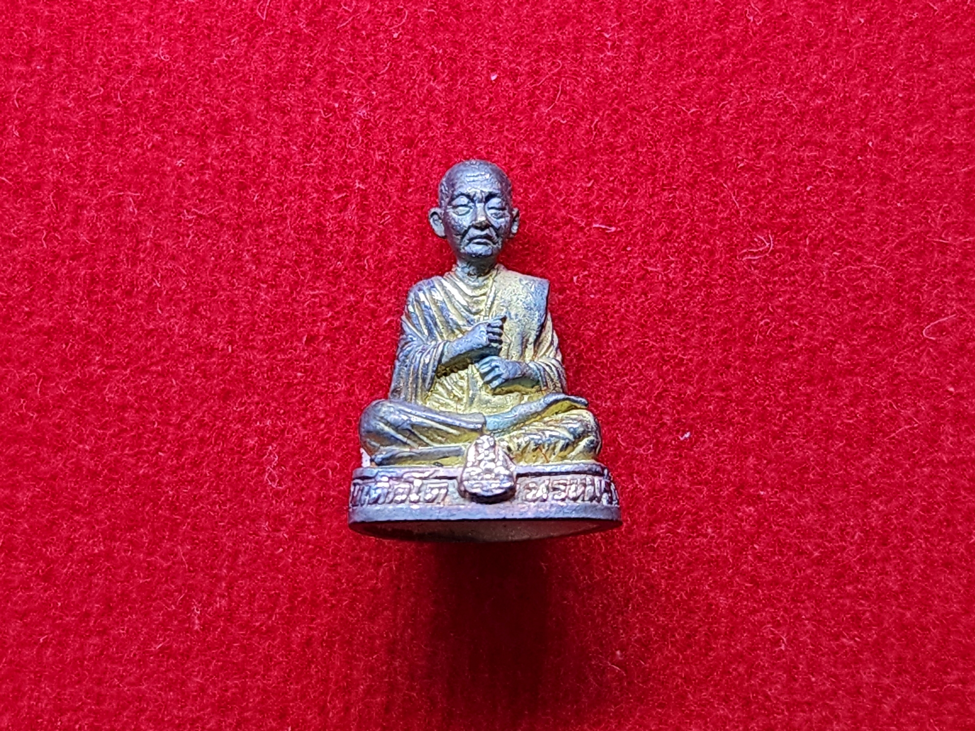 สมเด็จพระพุฒาจารย์(โต พรหมรังสี)ลอยองค์ เนื้อเงิน 3K พิมพ์เล็ก สูง 1.6 เซน วัดใหม่อมตรส บางขุนพรหม พ.ศ.2540 พร้อมกล่องเดิม