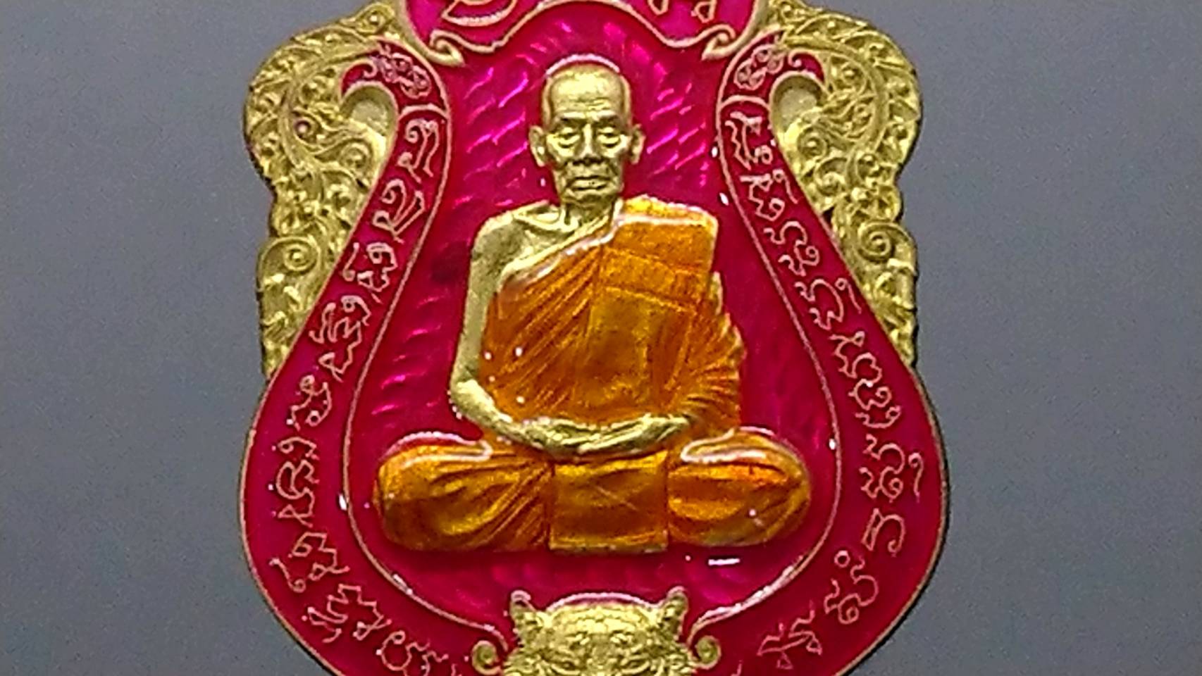 เสือคาบดาบรุ่น 4 เนื้อทองทิพย์ ลงยาชมพู (พิมพ์เสือ1) หลวงพ่อพัฒน์ วัดห้วยด้วน โคท 516