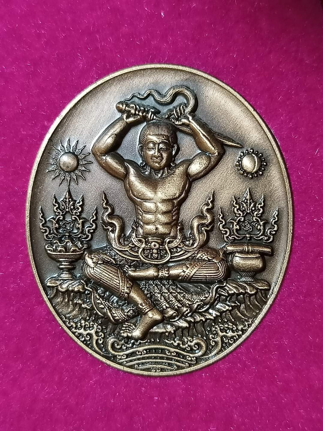 ชุด 3 เหรียญ(เนื้ออัลปาก้า ทองเหลือง ทองแดง ซาติน) เหรียญพุทธศิลป์ เจ้าชายสิทธธัตถะ หลวงปู่จื่อ วัดเขาตาเงาะ จ.ชัยภูมิ 2562 พร้อมกล่องเดิม