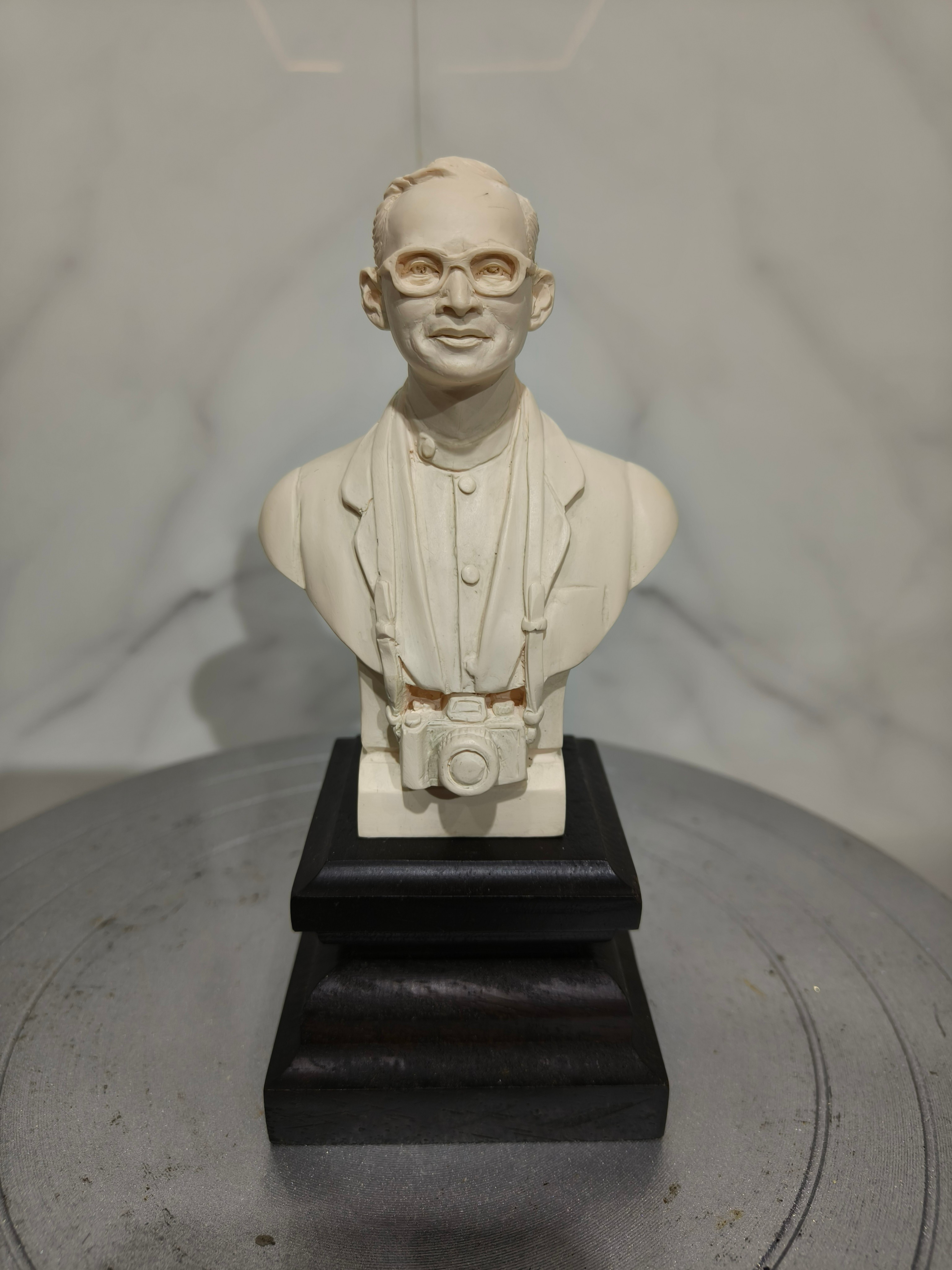 พระบรมรูปหล่อ ในหลวง รัชกาลที่ 9 ร.9 รุ่น ทรงงาน ขนาดเล็ก