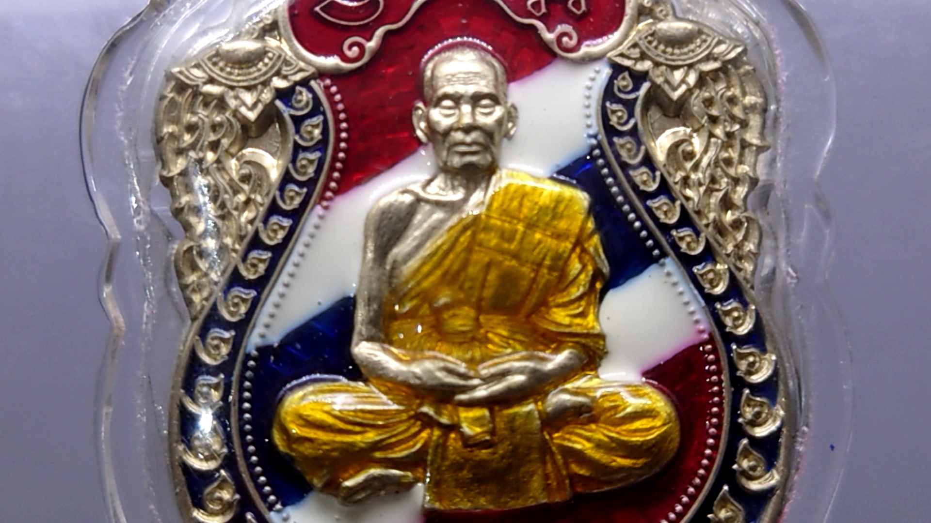 เหรียญเสมาเสือคาบดาบ รุ่น1 อัลปาก้าลงยาธงชาติ (แจกยกลัง)หลังยาน้ำเงิน ตอกพิเศษ ตอกหัวเสือ หลวงพ่อพัฒน์ วัดห้วยด้วน โคท 94