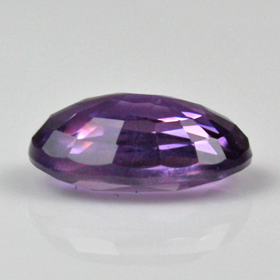 **ขายแล้ว**แซปไฟร์สีม่วง (Violet Sapphire) 0.72 กะรัต สีม่วงอมน้ำเงิน รูปไข่ พลอยสด