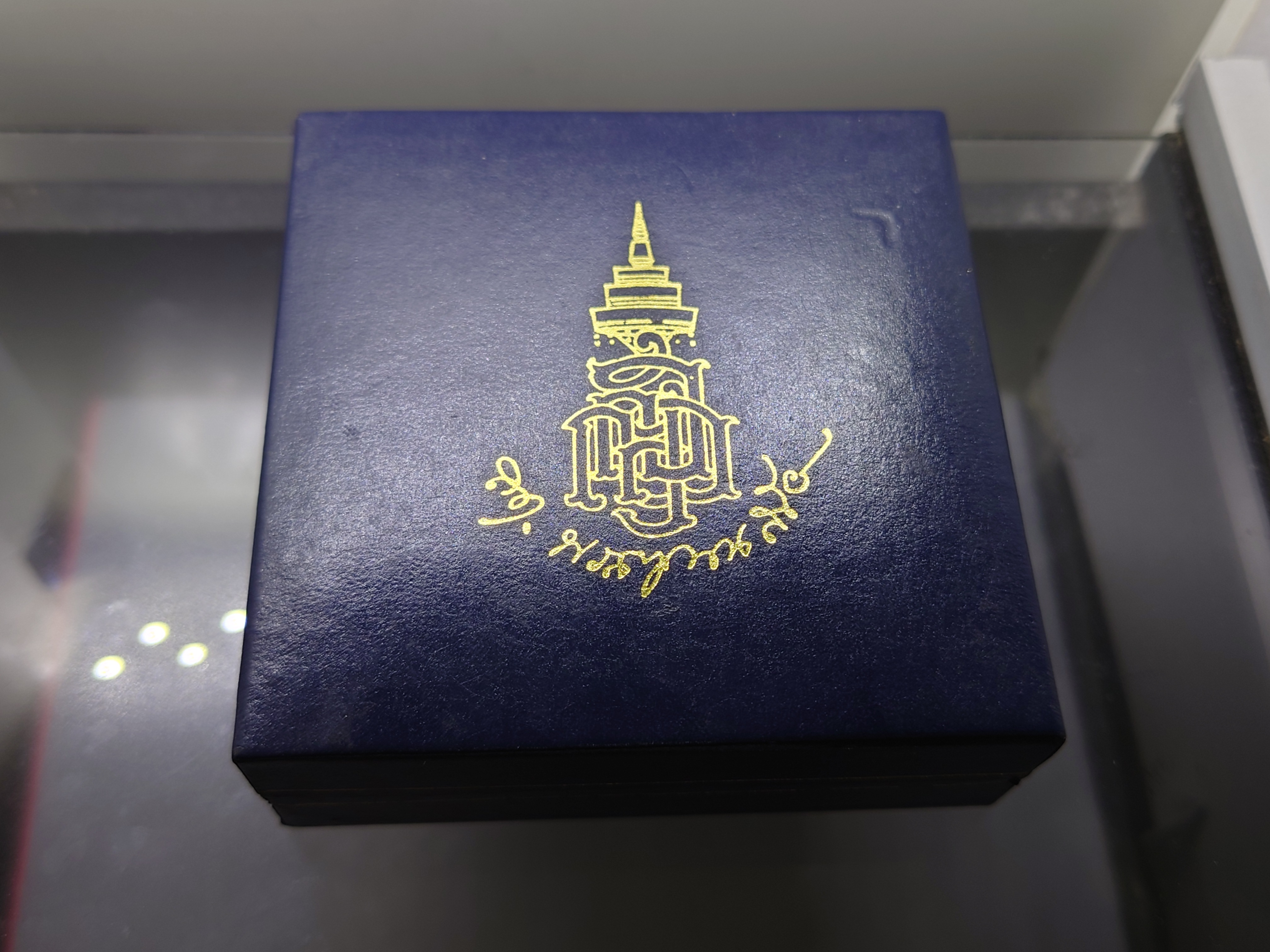 พระกริ่งไพรีพินาศ ญสส.เนื้อเงิน ขนาดสูง 2.8 ซ.ม.วัดบวรนิเวศวิหาร ปี2538 พร้อมกล่องเดิม