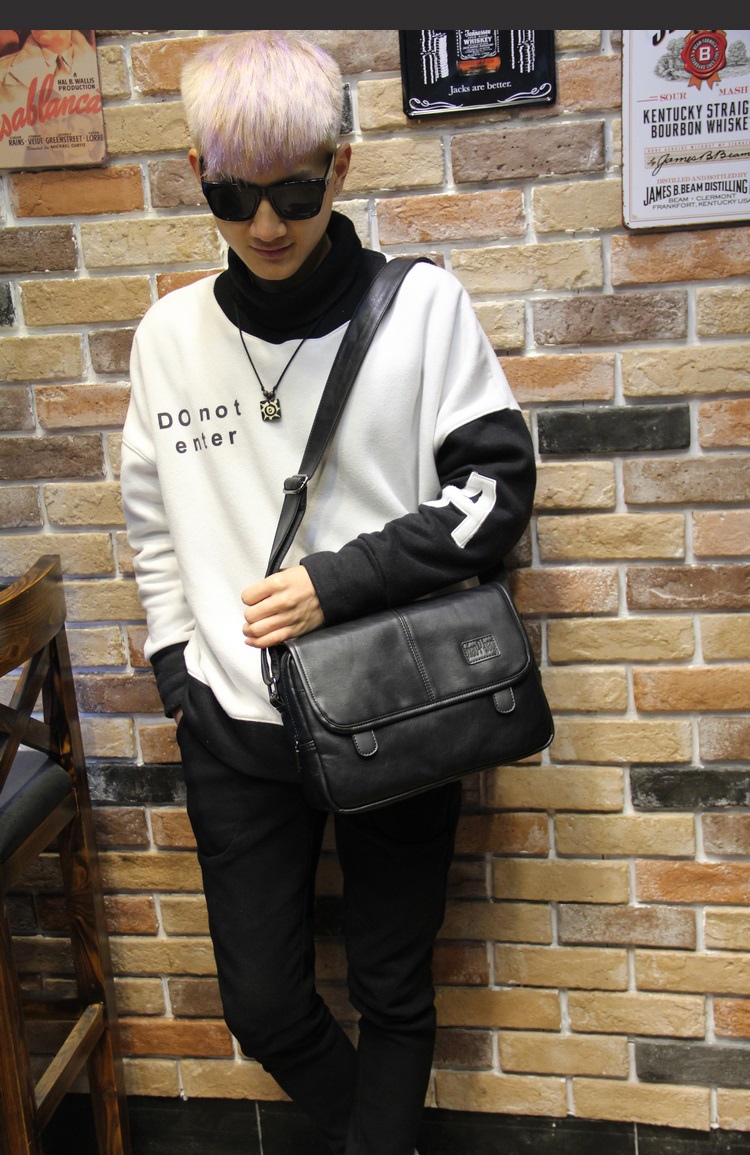 กระเป๋าสะพายข้างผู้ชาย รหัส A002