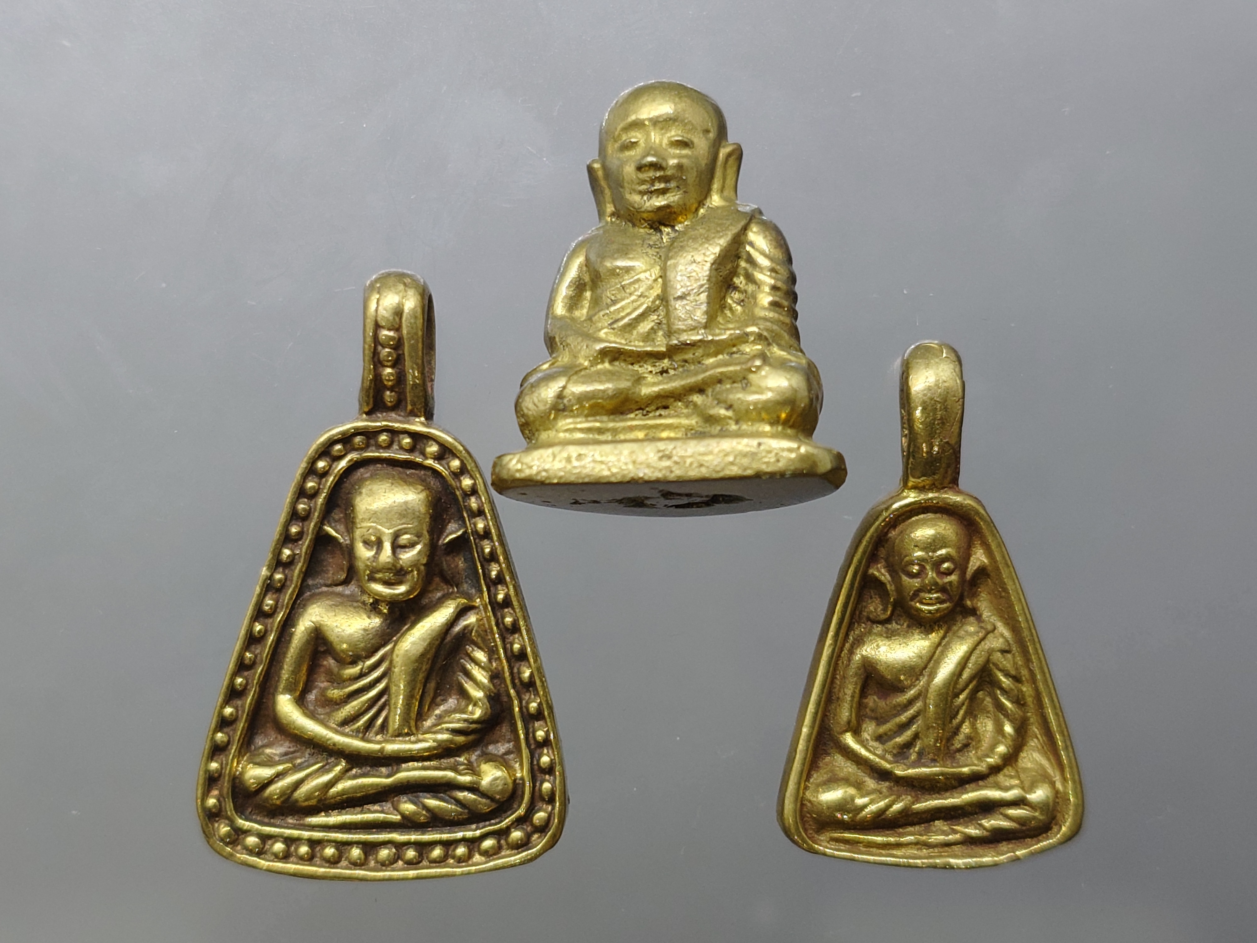 หลวงพ่อเงิน วัดบางคลาน (ชุด 3 องค์ ปี35) รุ่นพิเศษ เนื้อทองเหลือง มหาพุทธาภิเษก ณ มณฑลพิธีอุโบสถ วัดหิรัญญาราม พ.ศ.2535 พร้อมตลับเดิม