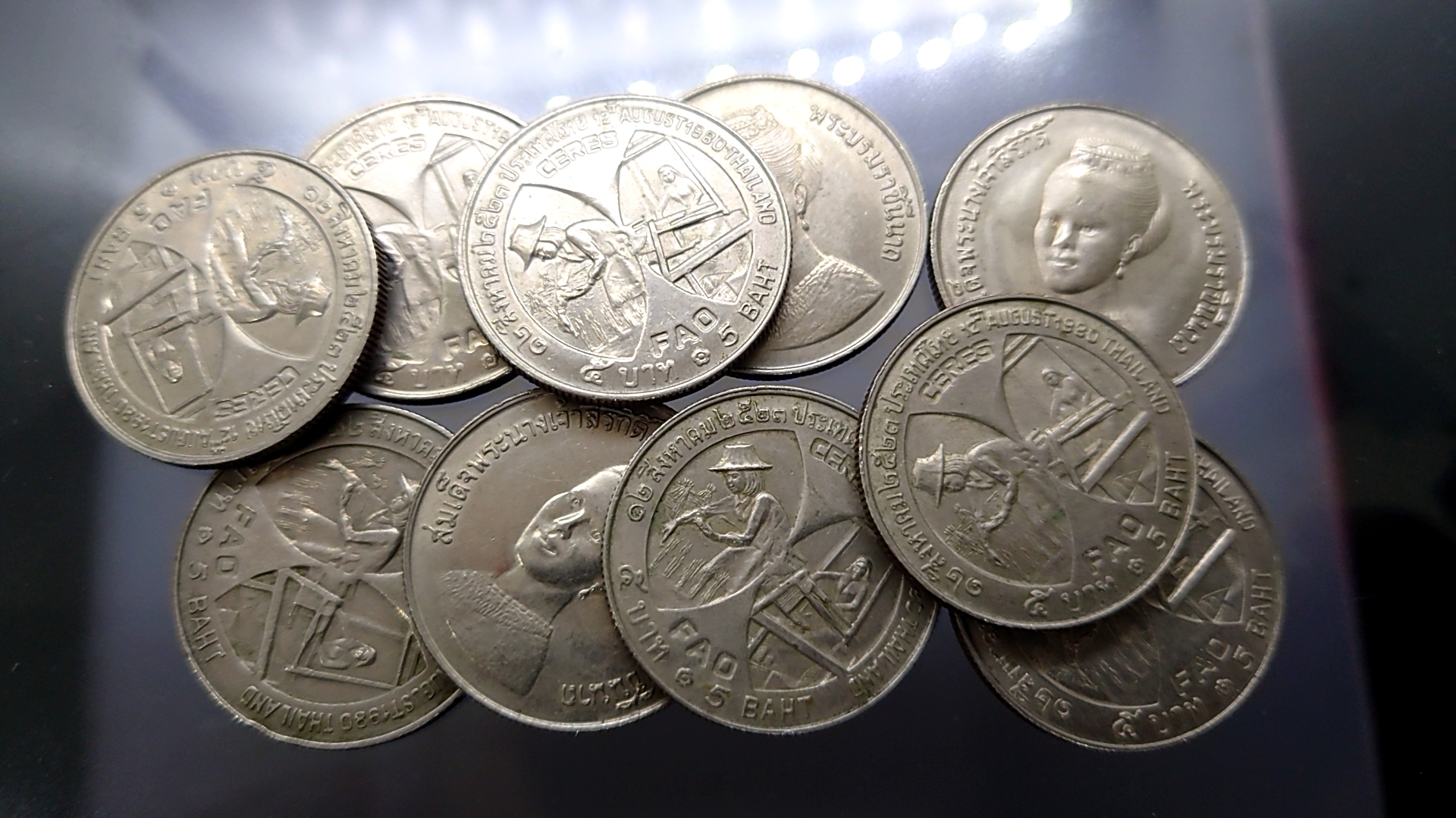 เหรียญ 5 บาท อัญเชิญ พระบรมฉายาสาทิสลักษณ์สมเด็จพระนางเจ้าสิริกิติ์ ลงบนเหรียญ CERES ผ่านใช้งาน
