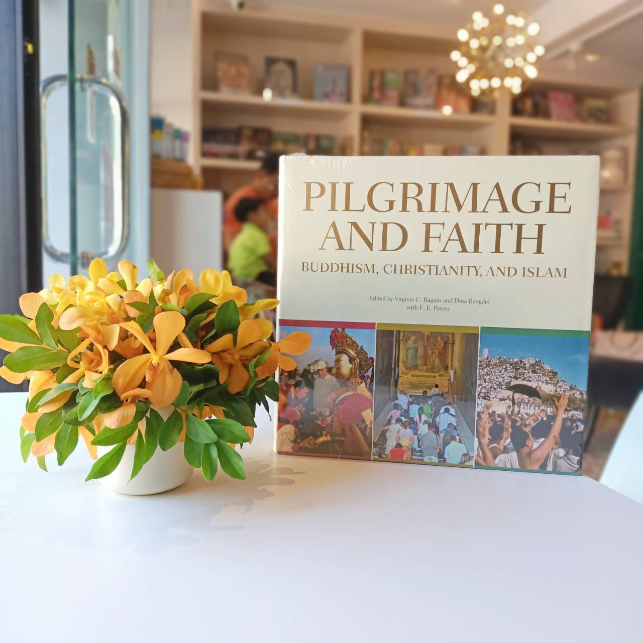 Riverbooks หนังสือประวัติศาสตร์ : Pilgrimage and Faith: Buddhism, Christianity, and Islam