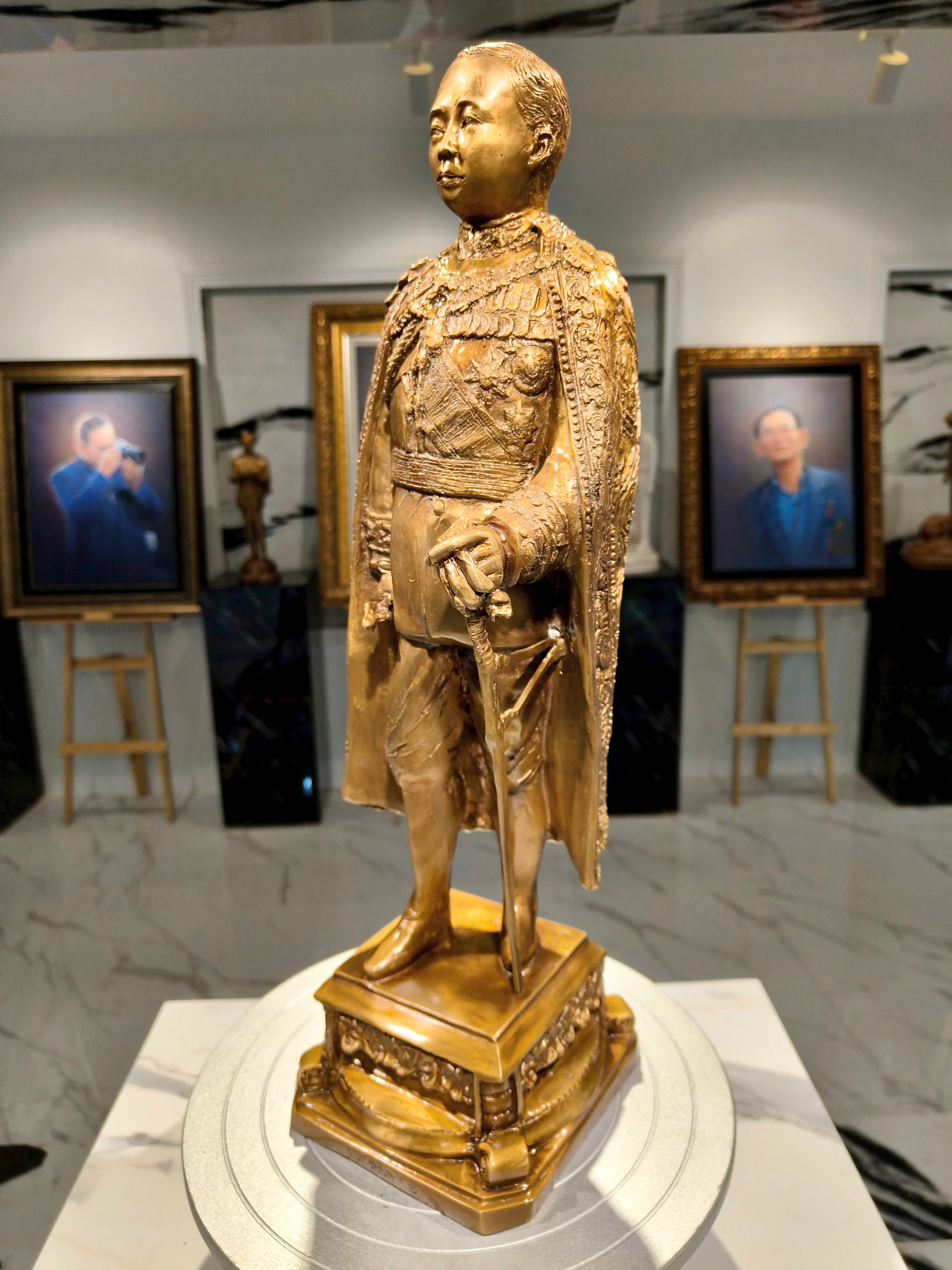 รูปหล่อ ร.6 รัชกาลที่ 6 พระบาทสมเด็จพระมงกุฎเกล้าเจ้าอยู่หัว สมเด็จพระมหาธีรราชเจ้า