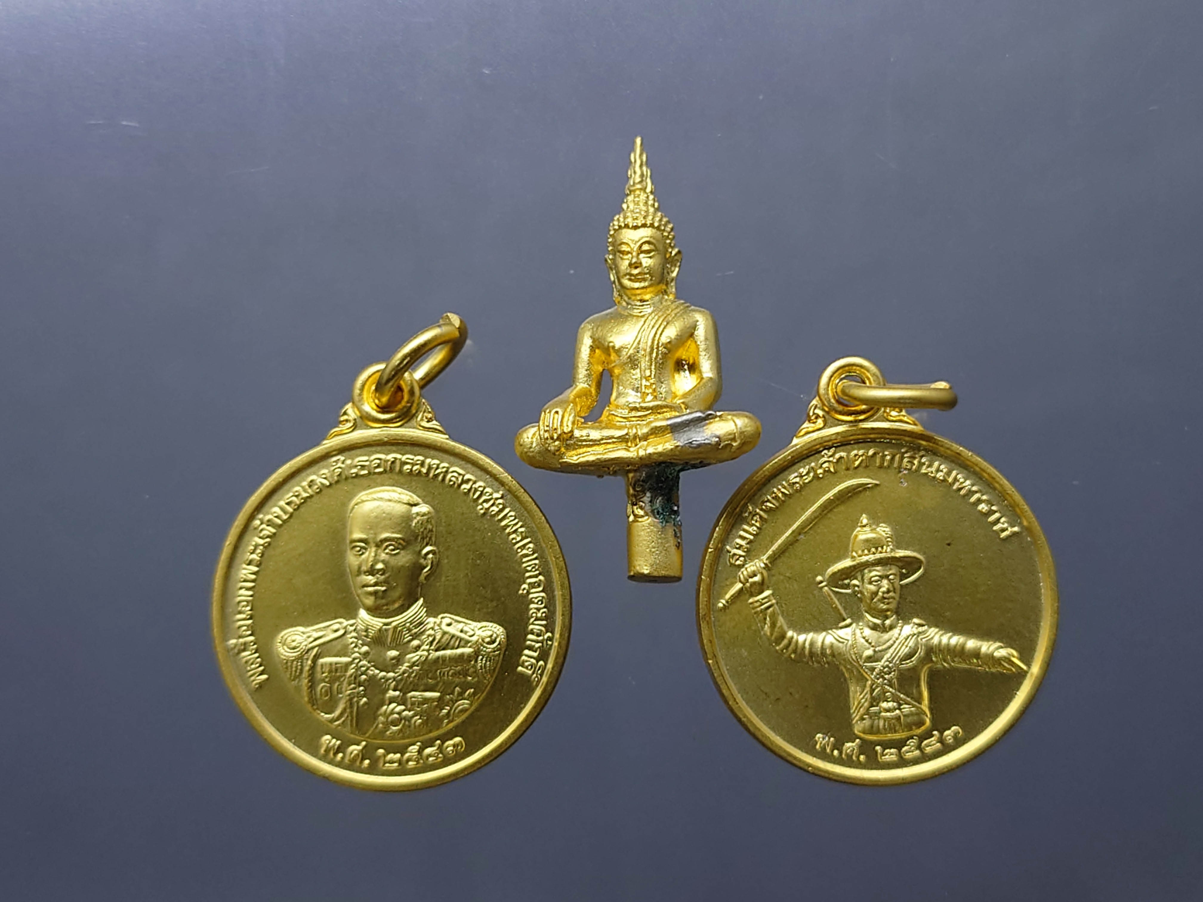 ชุดเหรียญกาหลั่ยทอง(พิมพ์เล็ก) ที่ระลึกสร้างอนุสาวรีย์พระเจ้าตาก หน่วยสงครามพิเศษทางเรือ(หน่วยซีล) สร้าง ปี2543 พร้อมกล่องเดิม