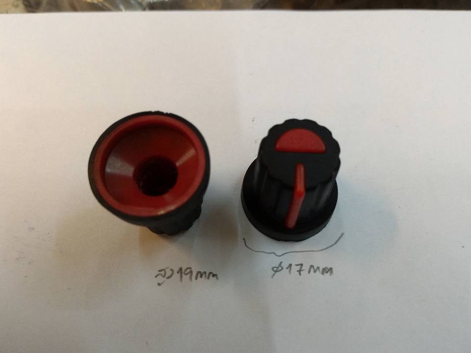 KNOBขนาดเส้นผ่านลูกบิดพลาสติกสีดำคาดแดงศูนย์กลางอ้วน17มมสูง19มม(17x19mm)